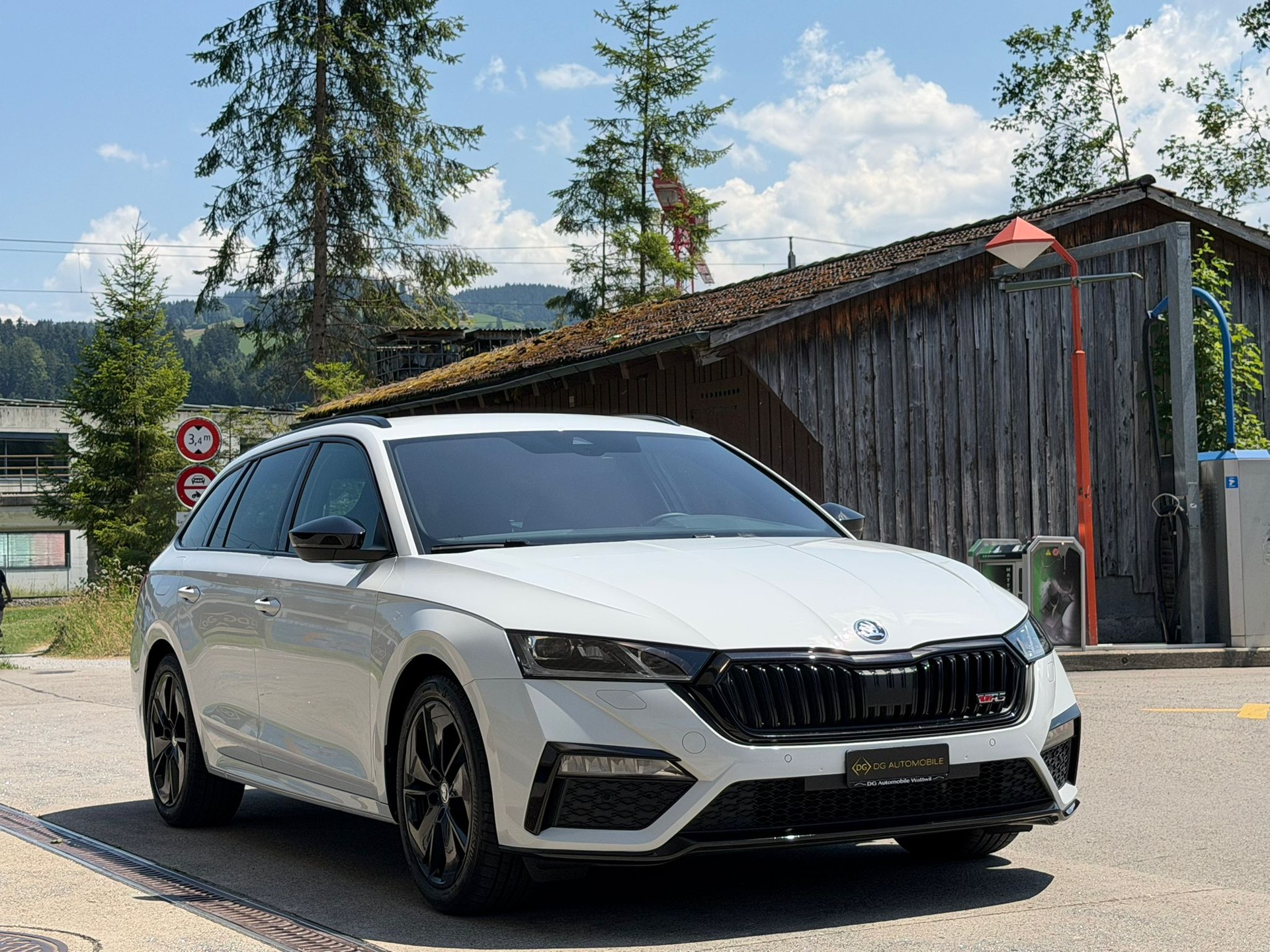 SKODA Octavia Combi 2.0 TSI DSG RS *Top Zustand**Top Ausstattung*-image-2