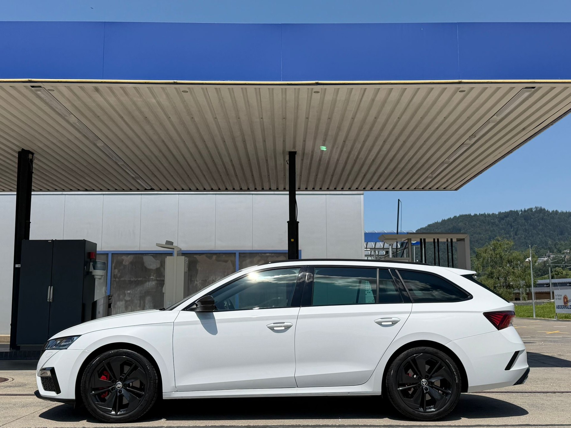 SKODA Octavia Combi 2.0 TSI DSG RS *Top Zustand**Top Ausstattung*-image-3
