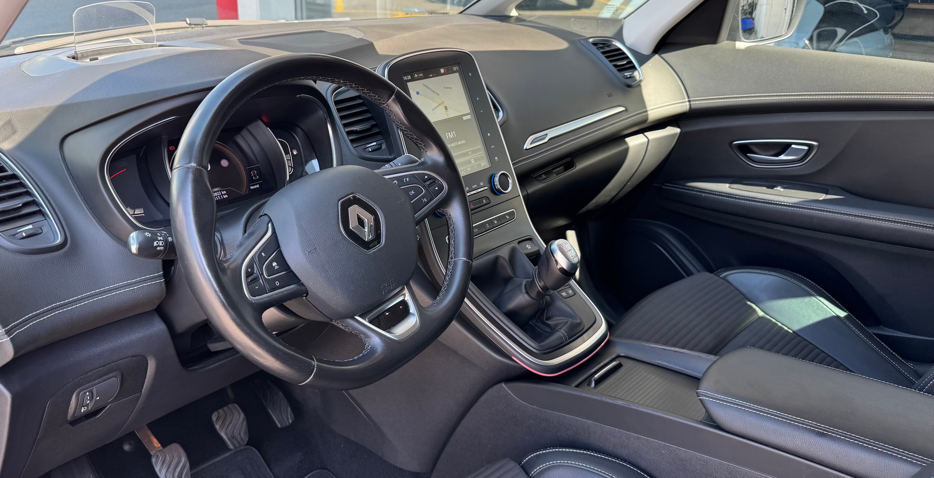 RENAULT Scénic 1.3 16V Turbo Intens-image-6