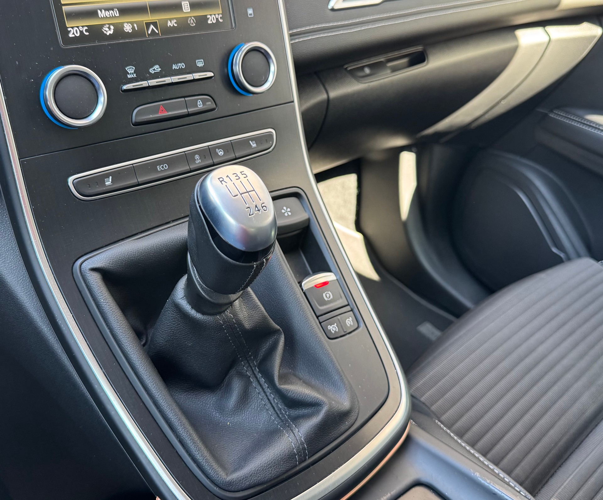 RENAULT Scénic 1.3 16V Turbo Intens-image-15