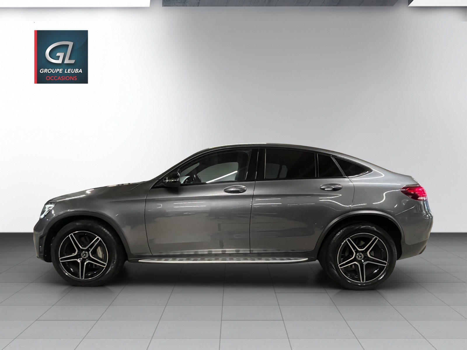 MERCEDES-BENZ GLC 300 4Matic AMG Line 9G-Tronic-showroom-element-2