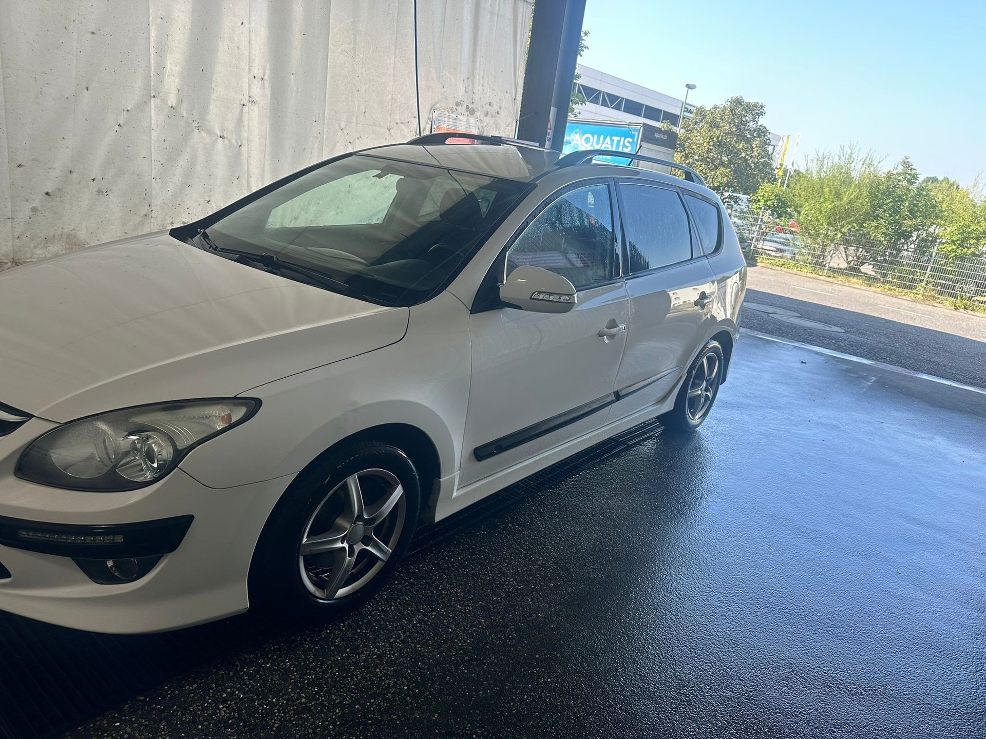 HYUNDAI i30 Wagon 1.6 CRDi Style Automatic-image-1