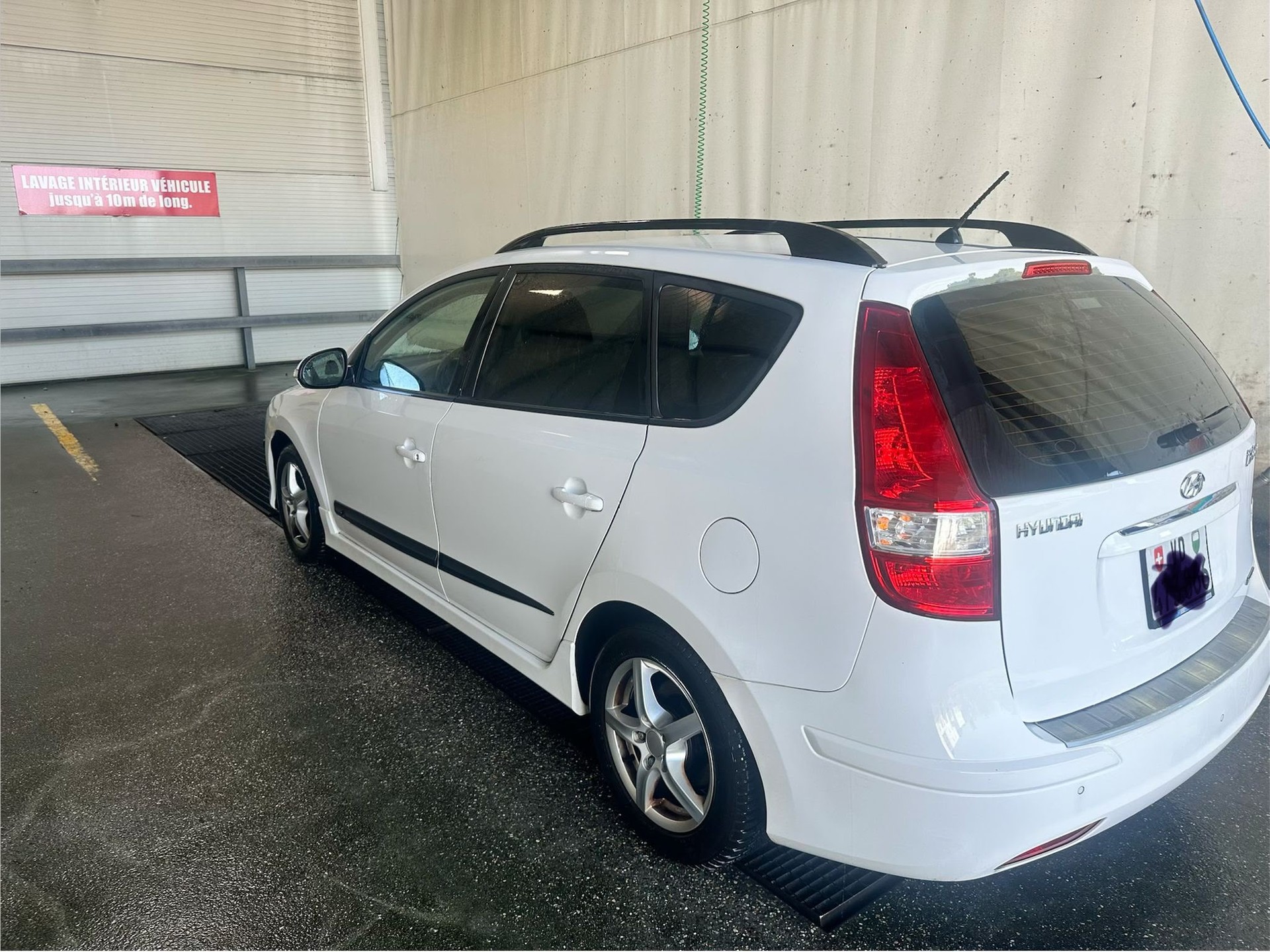 HYUNDAI i30 Wagon 1.6 CRDi Style Automatic-image-3