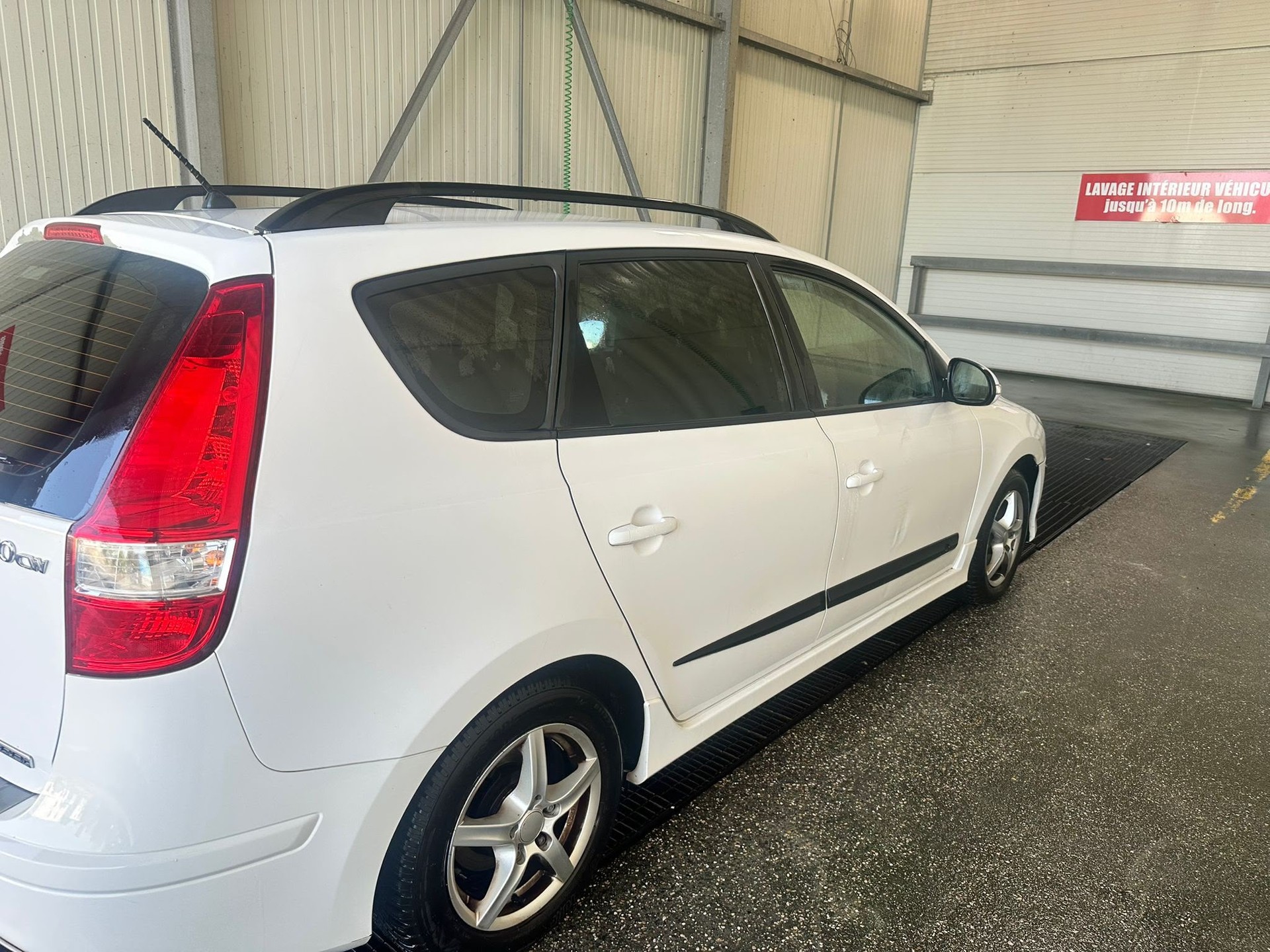 HYUNDAI i30 Wagon 1.6 CRDi Style Automatic-image-4