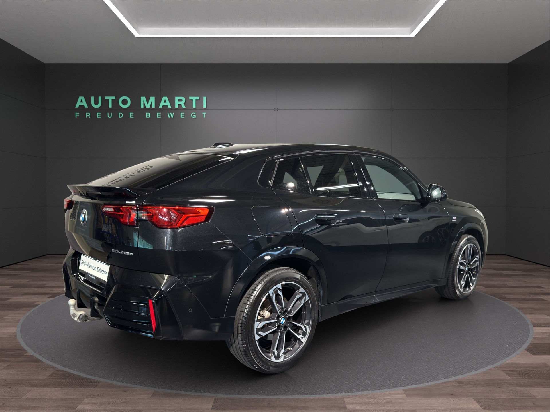 BMW X2 18d sDrive M Sport-showroom-element-2