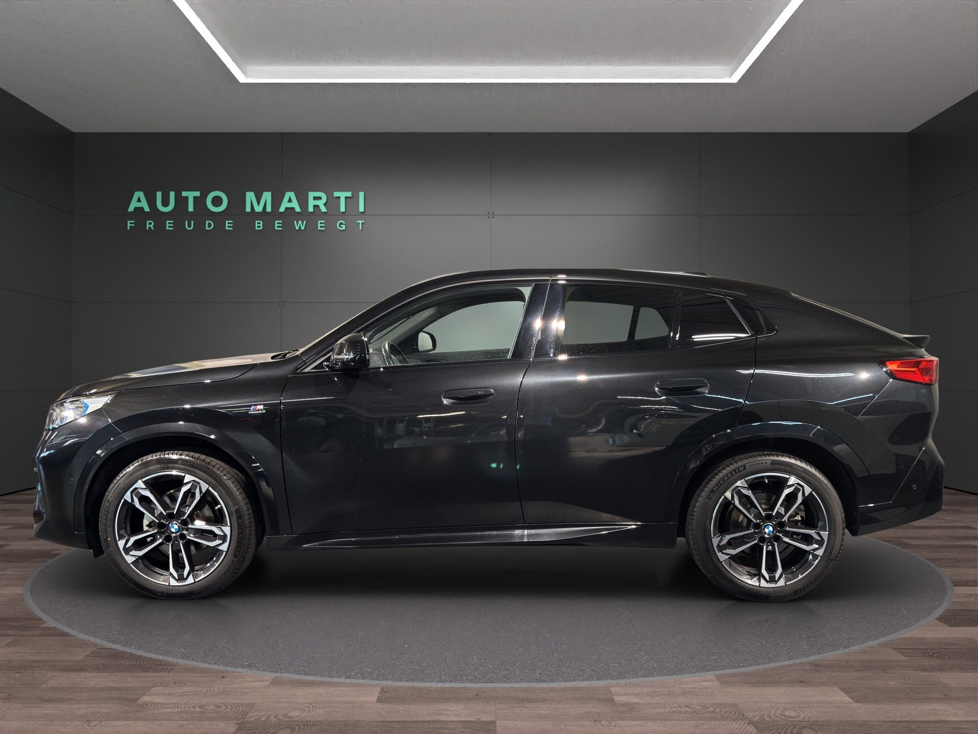 BMW X2 18d sDrive M Sport-showroom-element-1