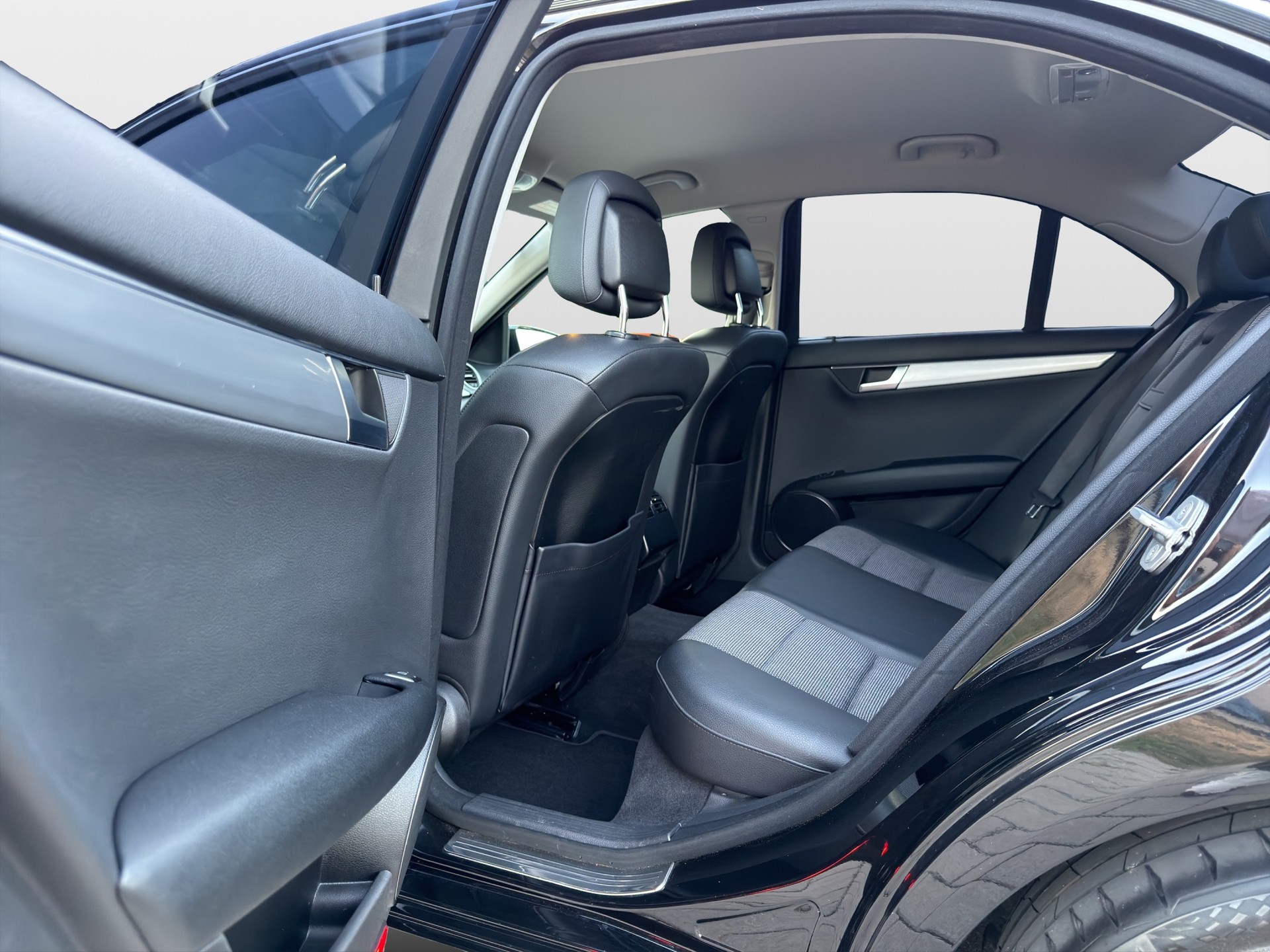 MERCEDES-BENZ C 250 Avantgarde 7G-Tronic-image-15