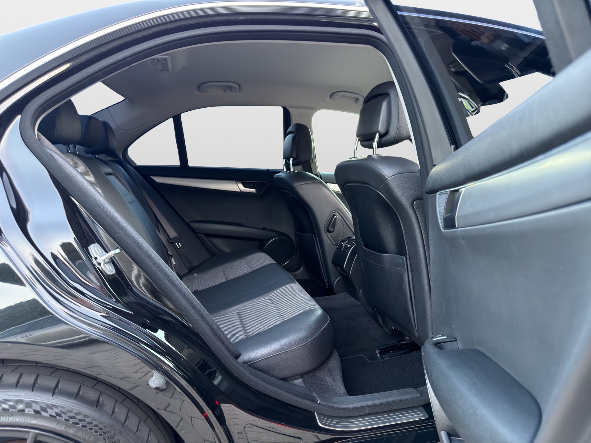 MERCEDES-BENZ C 250 Avantgarde 7G-Tronic-image-18
