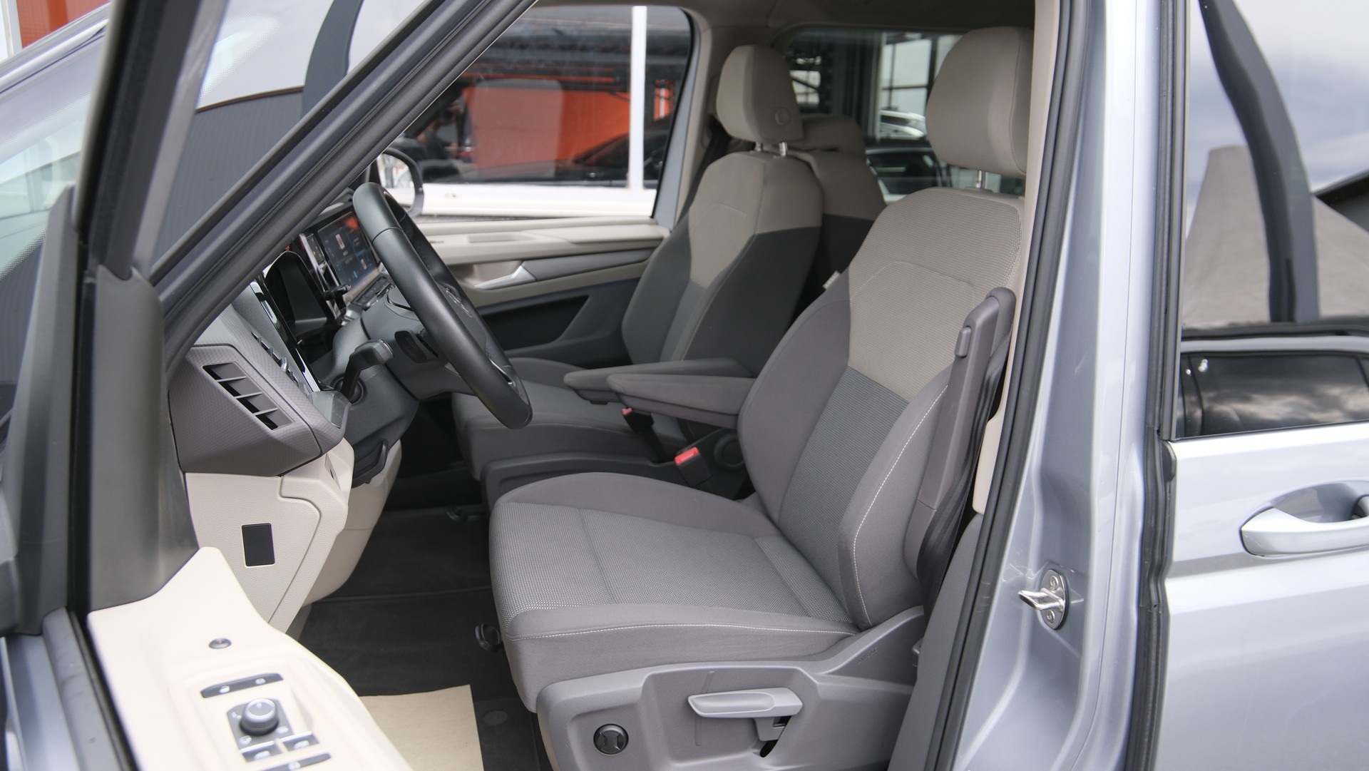 VW Multivan 2.0 TDI Life Edition DSG Lang *vis a vis Sitze *-image-3