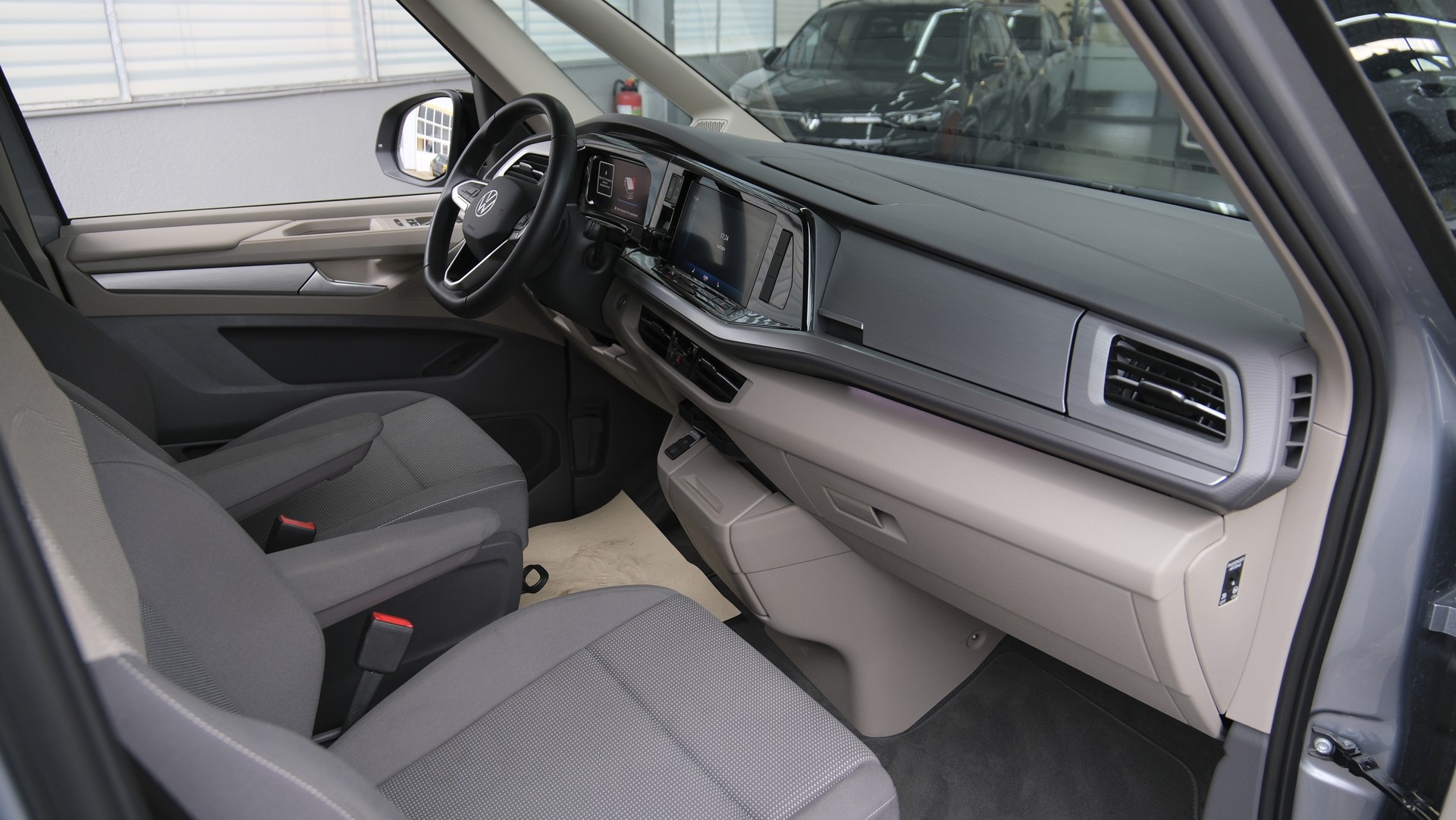 VW Multivan 2.0 TDI Life Edition DSG Lang *vis a vis Sitze *-image-21