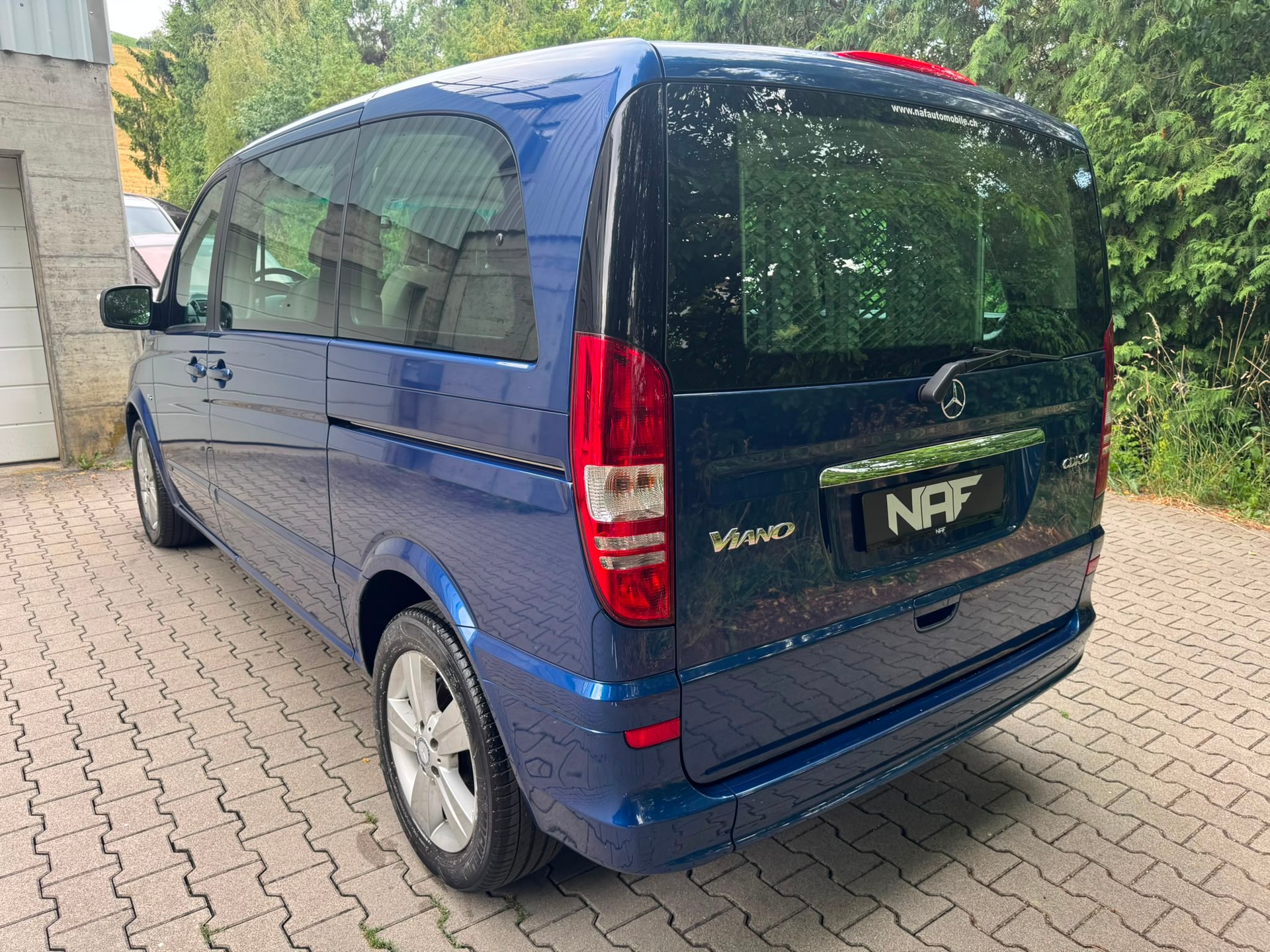 MERCEDES-BENZ Viano 3.0 CDI Blue Efficiency Ambiente A-image-3