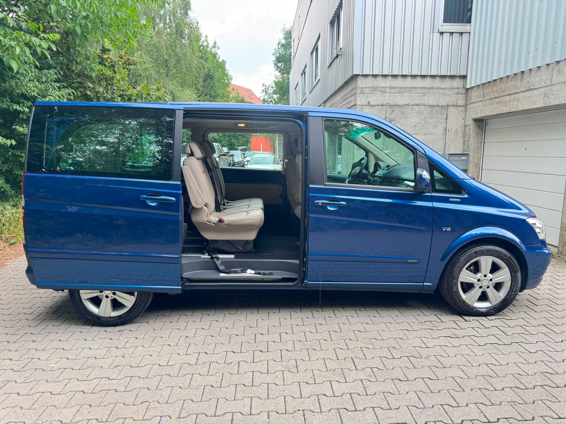 MERCEDES-BENZ Viano 3.0 CDI Blue Efficiency Ambiente A-image-8