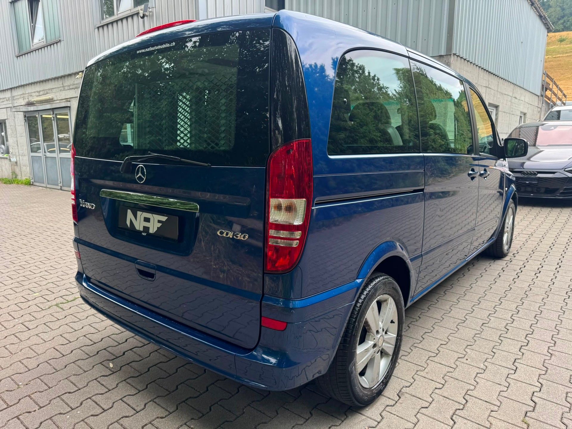 MERCEDES-BENZ Viano 3.0 CDI Blue Efficiency Ambiente A-image-6