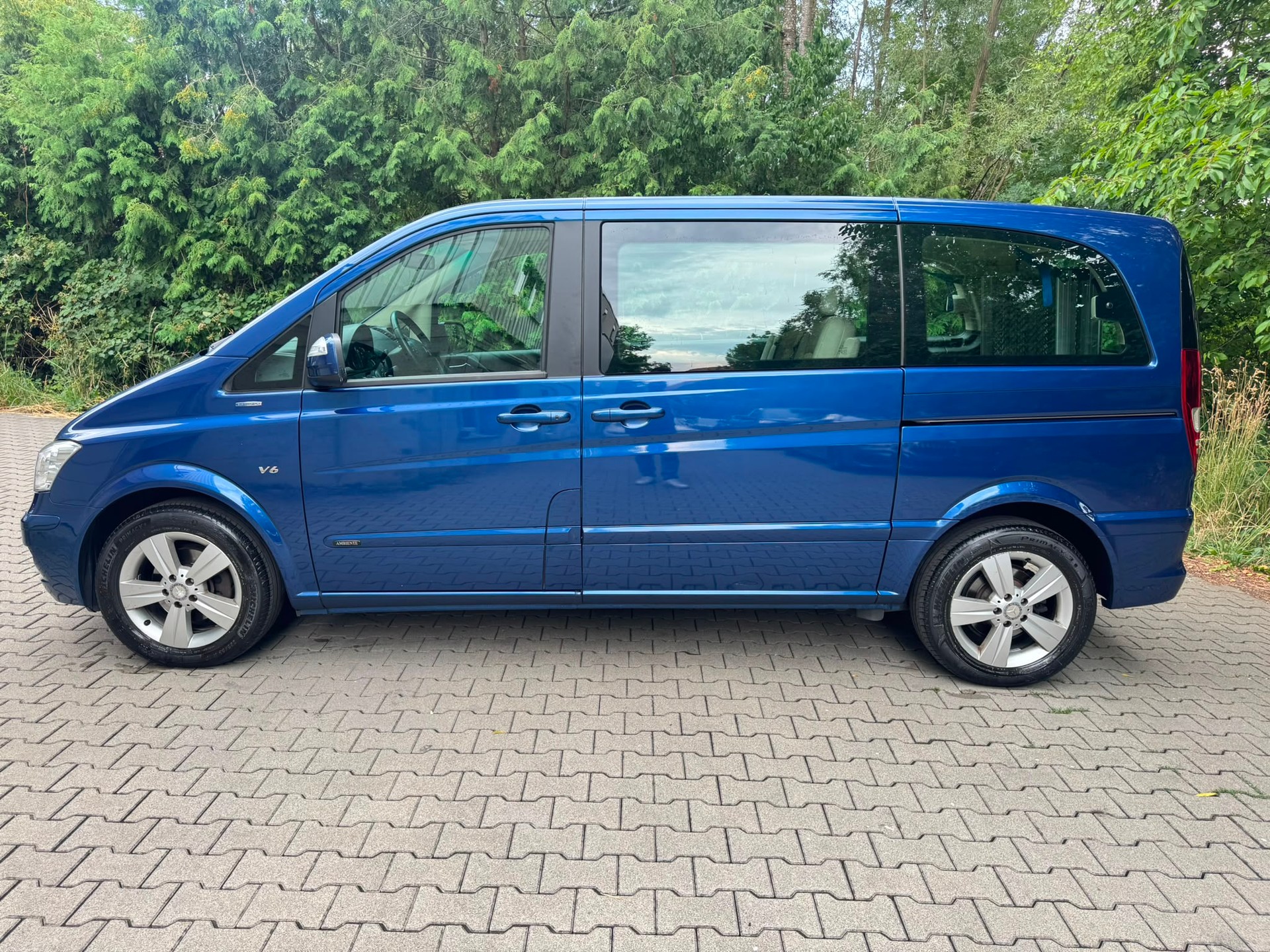 MERCEDES-BENZ Viano 3.0 CDI Blue Efficiency Ambiente A-image-2