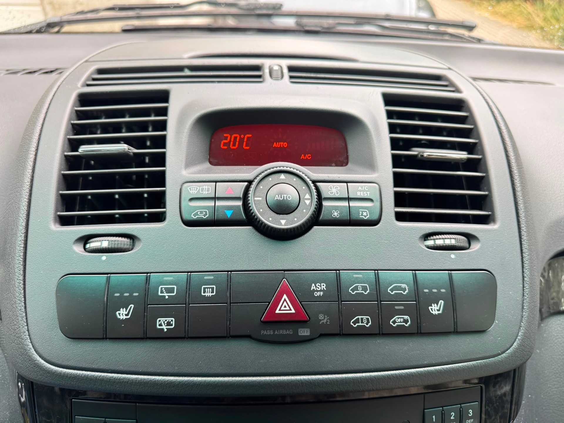 MERCEDES-BENZ Viano 3.0 CDI Blue Efficiency Ambiente A-image-26