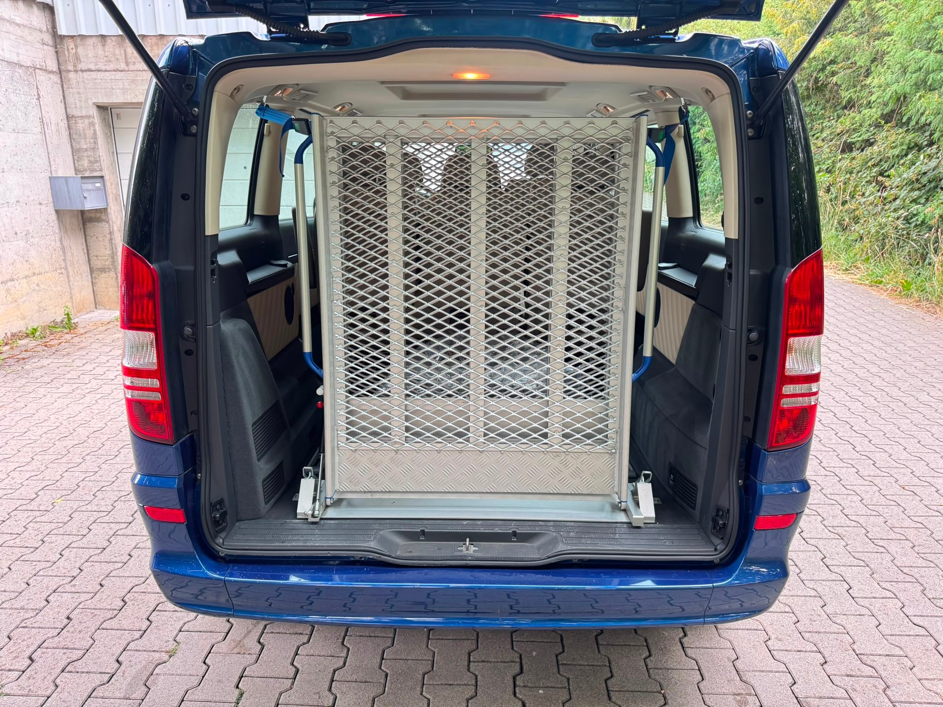 MERCEDES-BENZ Viano 3.0 CDI Blue Efficiency Ambiente A-image-15