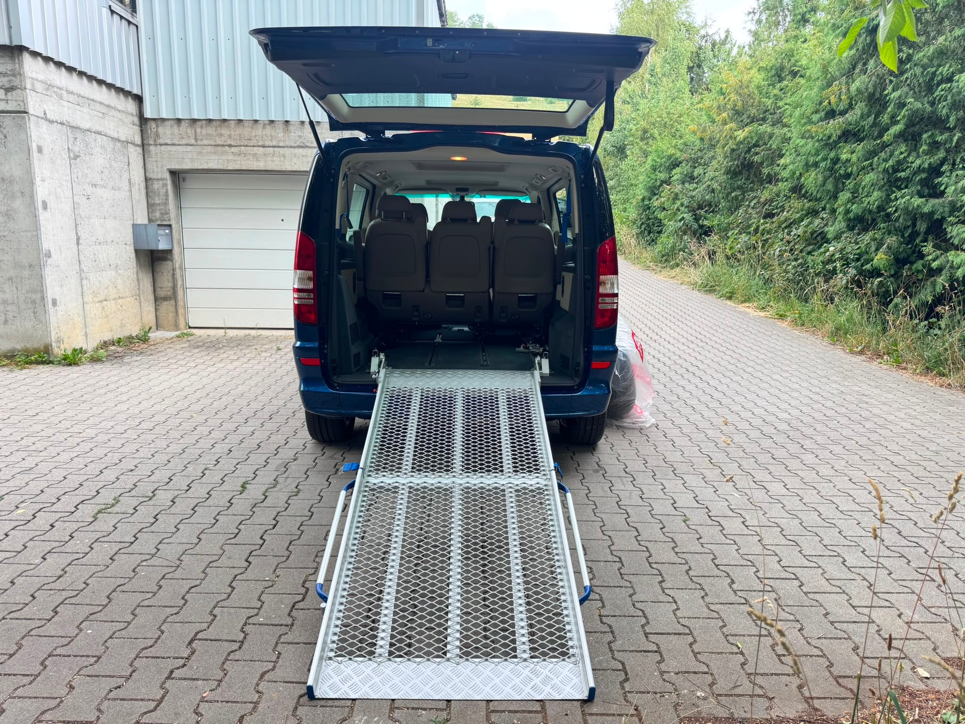 MERCEDES-BENZ Viano 3.0 CDI Blue Efficiency Ambiente A-image-16