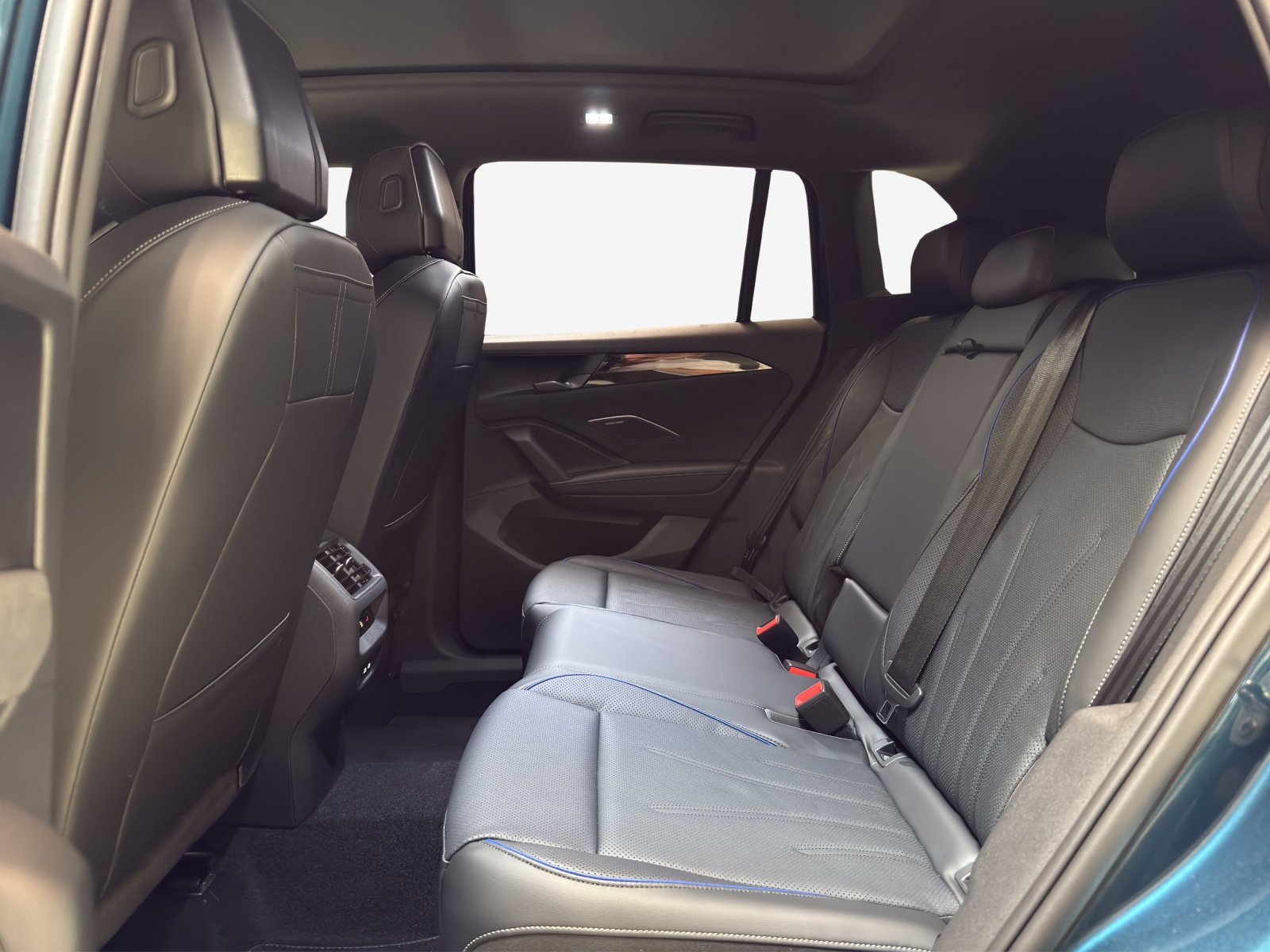VW Tiguan 2.0 TSI DSG R-Line 4Motion-image-8