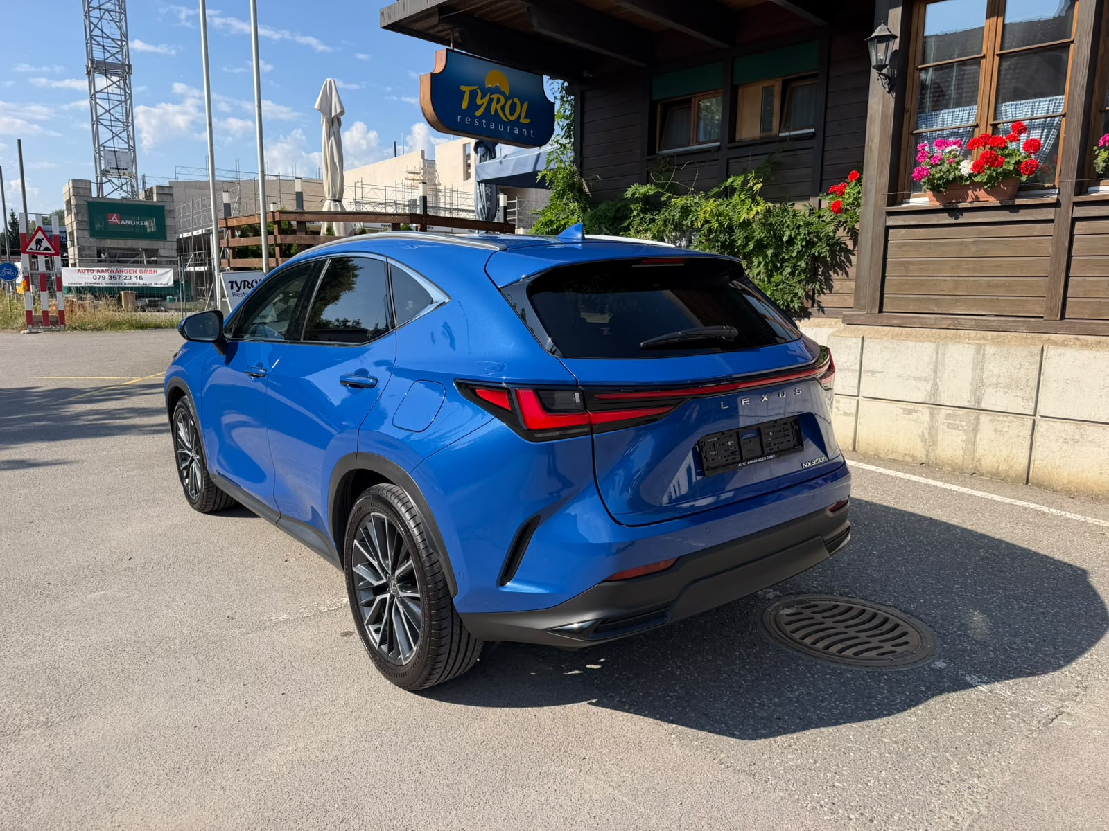 LEXUS NX 350h E-FOUR Excellence-showroom-element-2