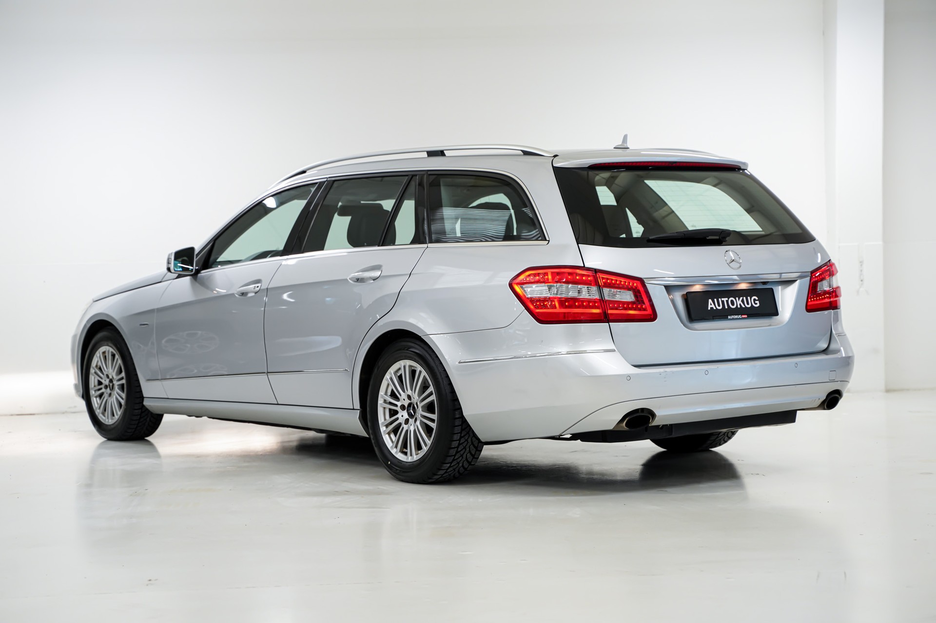 MERCEDES-BENZ E 350 CGI BlueEfficiency Avantgarde 7G-Tronic-image-4
