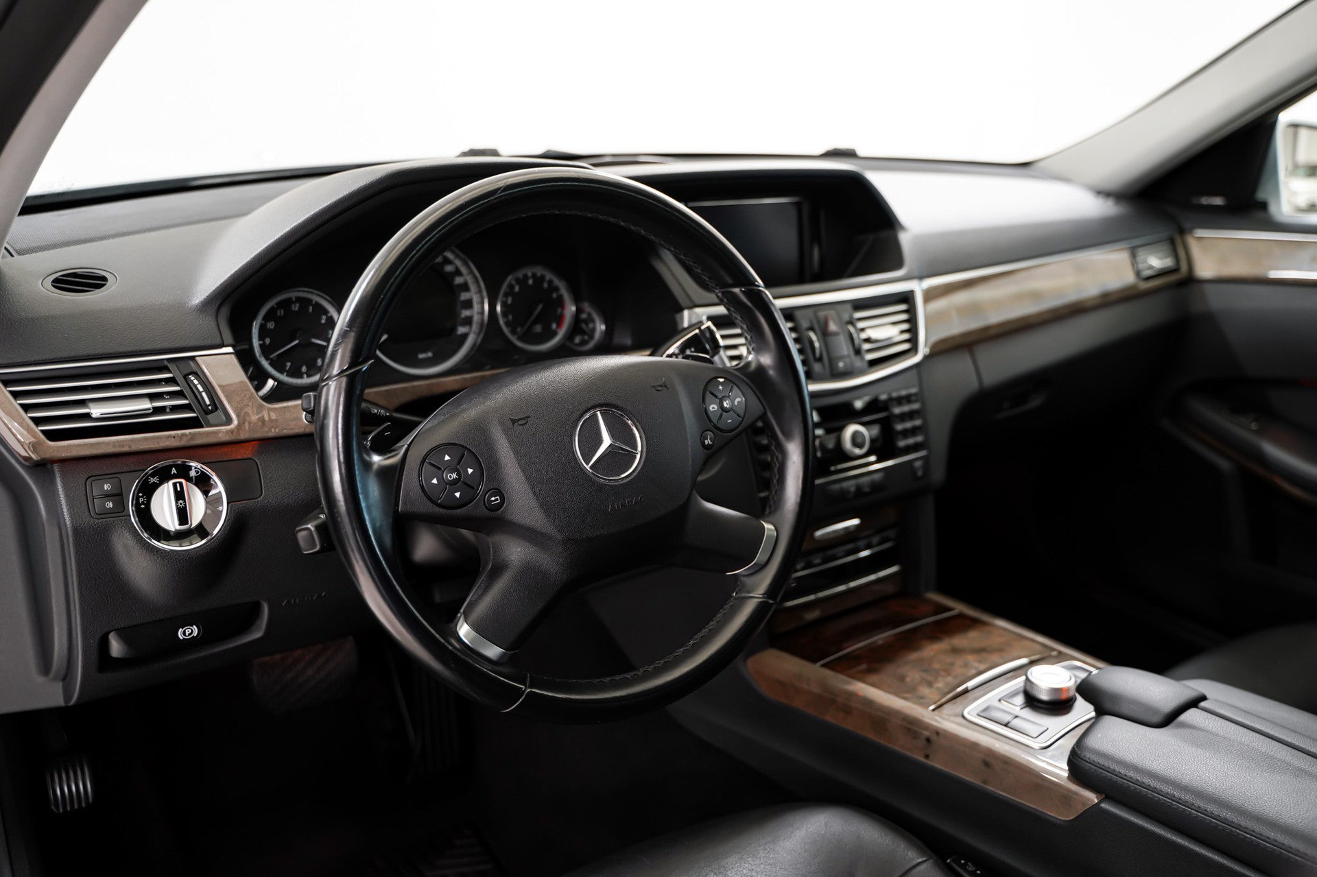 MERCEDES-BENZ E 350 CGI BlueEfficiency Avantgarde 7G-Tronic-image-9
