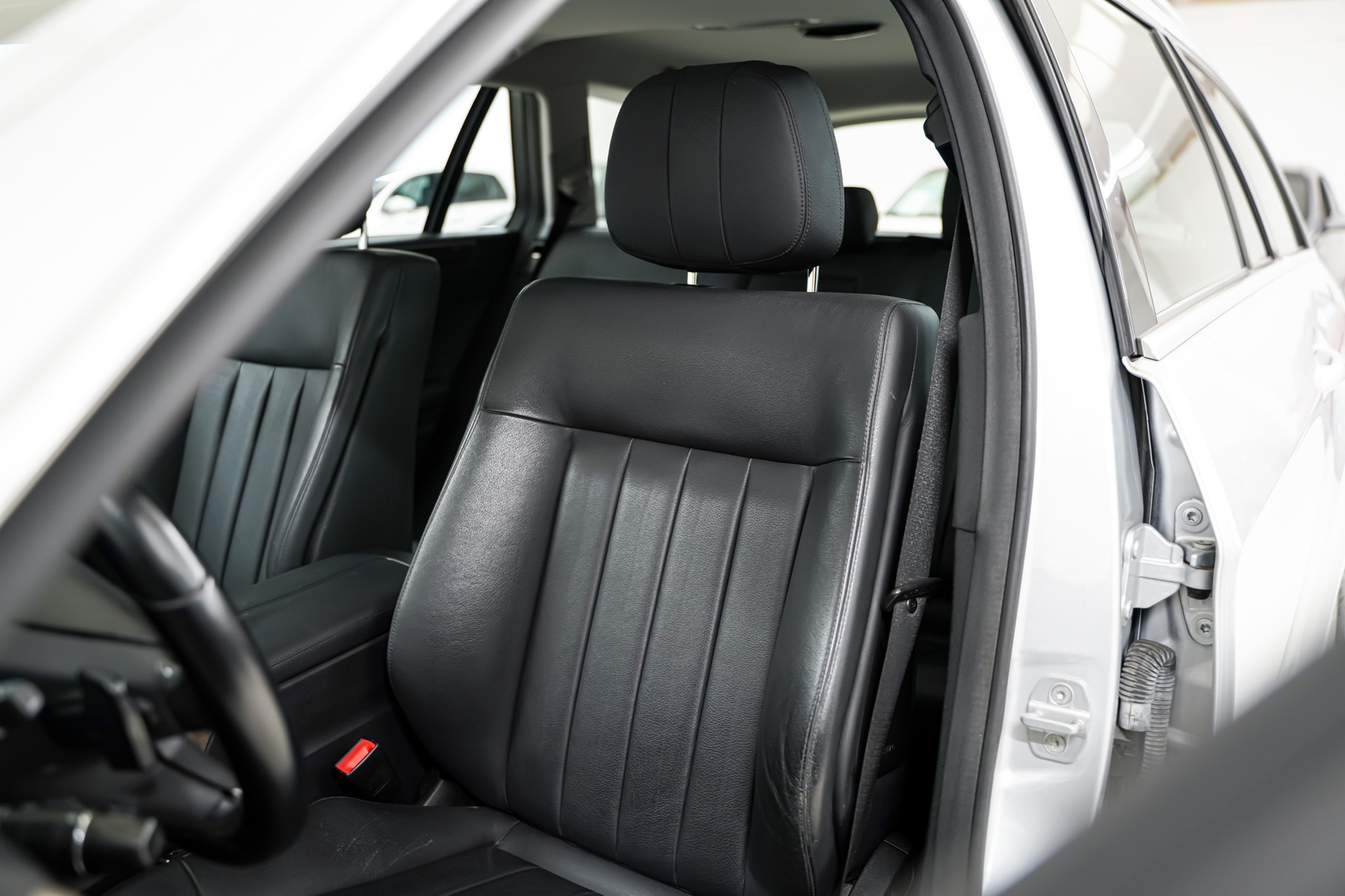 MERCEDES-BENZ E 350 CGI BlueEfficiency Avantgarde 7G-Tronic-image-11