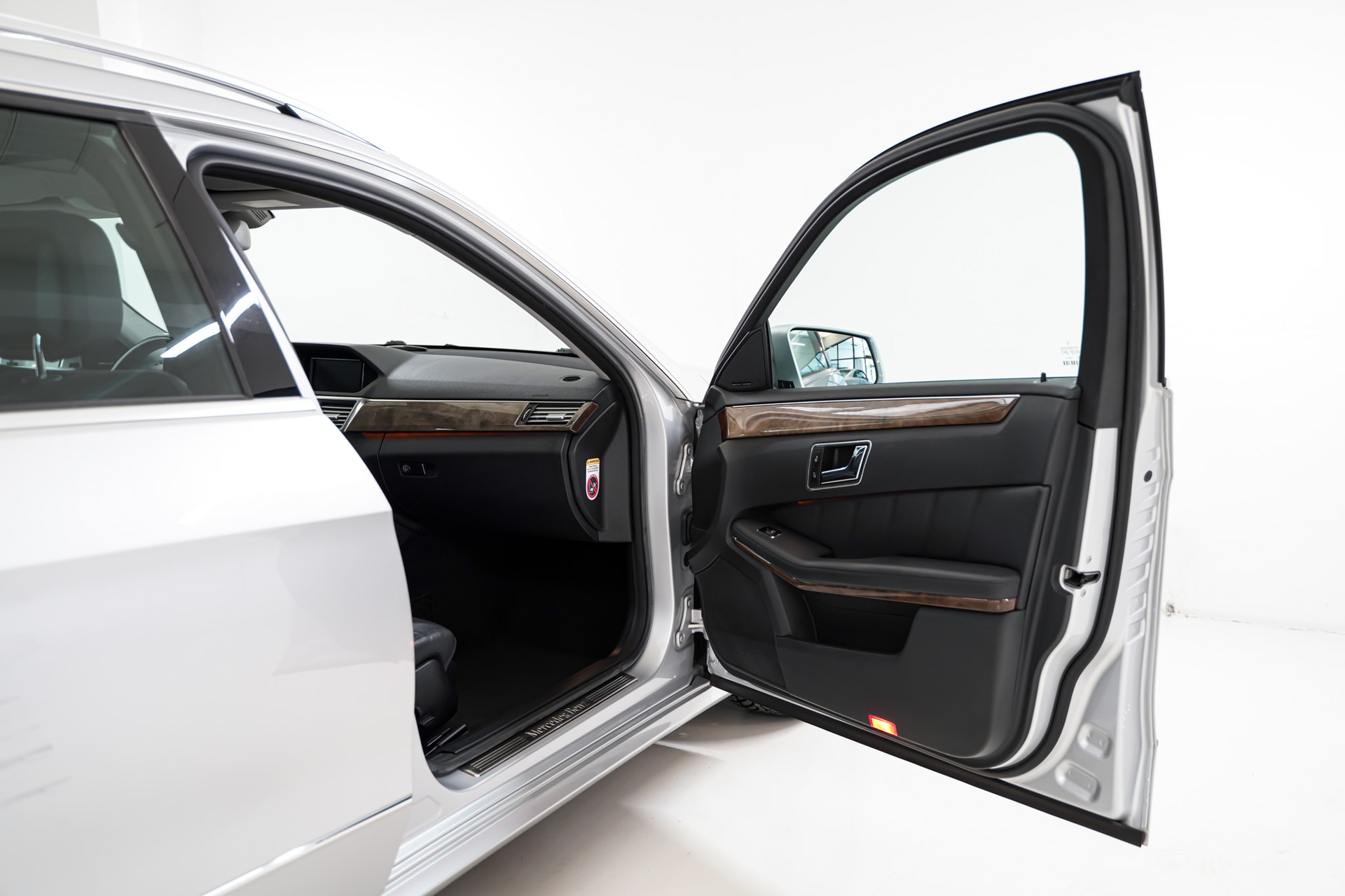 MERCEDES-BENZ E 350 CGI BlueEfficiency Avantgarde 7G-Tronic-image-14