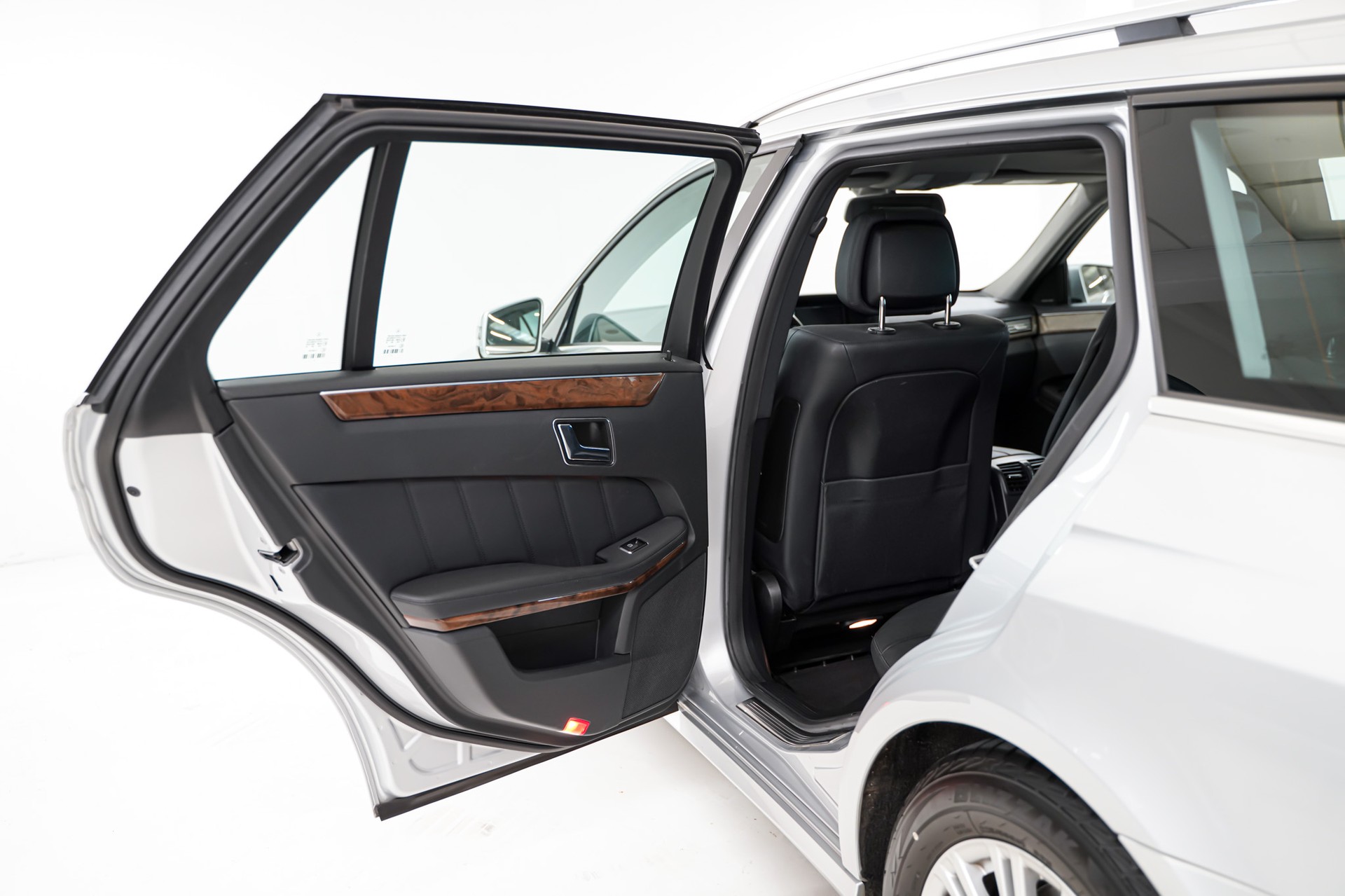MERCEDES-BENZ E 350 CGI BlueEfficiency Avantgarde 7G-Tronic-image-12