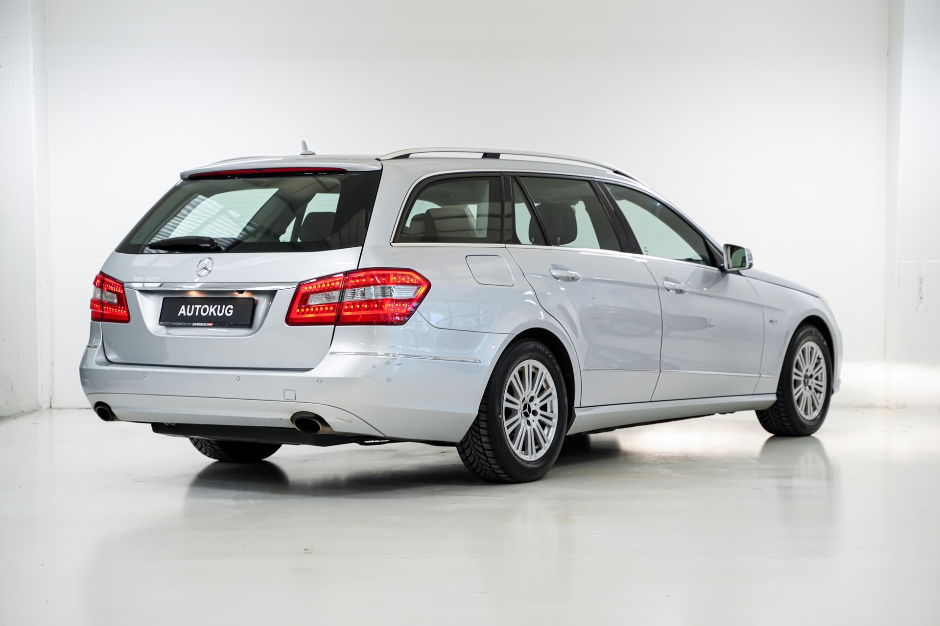 MERCEDES-BENZ E 350 CGI BlueEfficiency Avantgarde 7G-Tronic-image-6