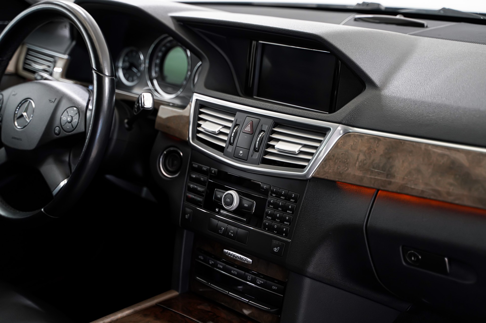 MERCEDES-BENZ E 350 CGI BlueEfficiency Avantgarde 7G-Tronic-image-17