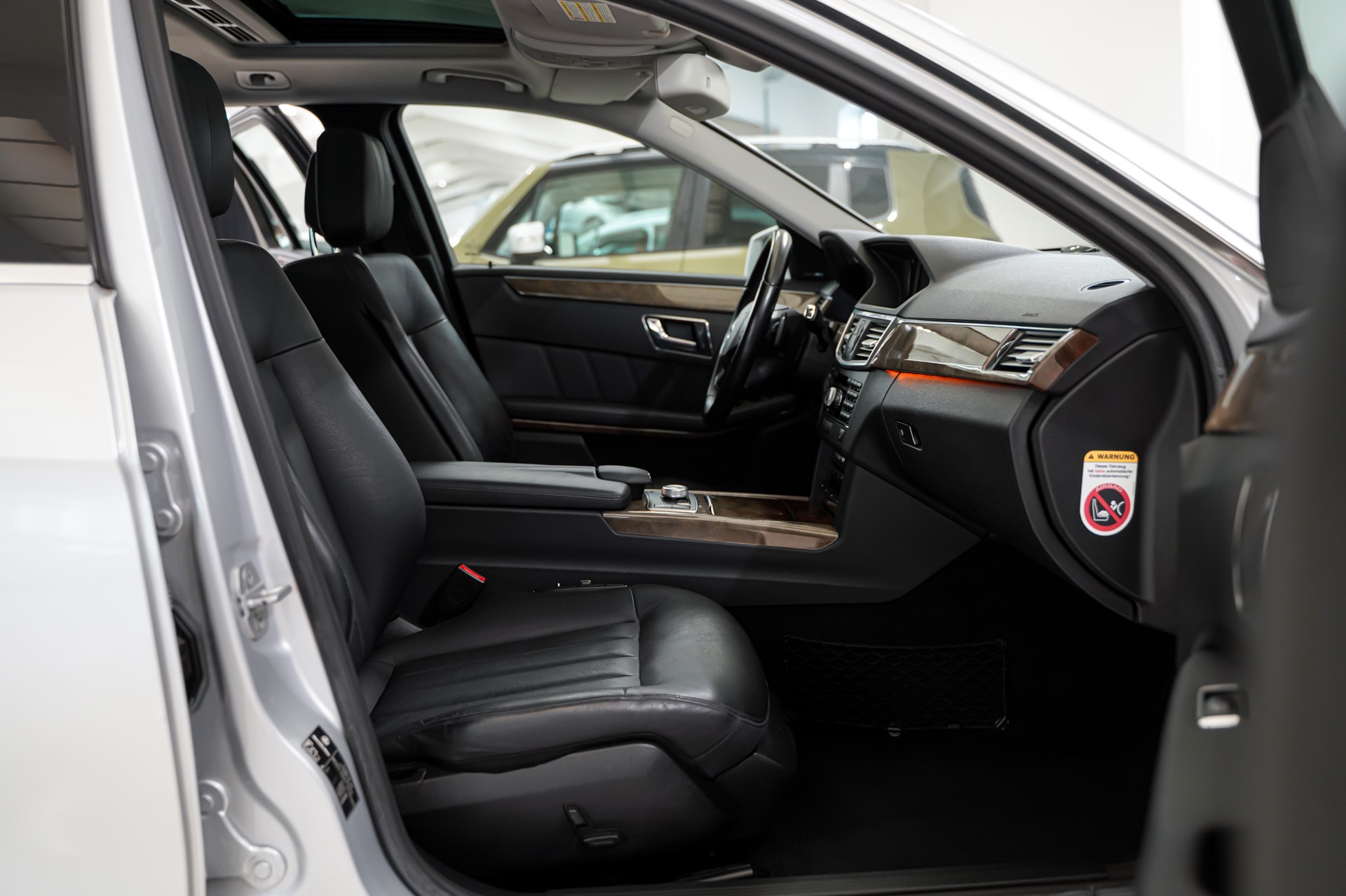 MERCEDES-BENZ E 350 CGI BlueEfficiency Avantgarde 7G-Tronic-image-15
