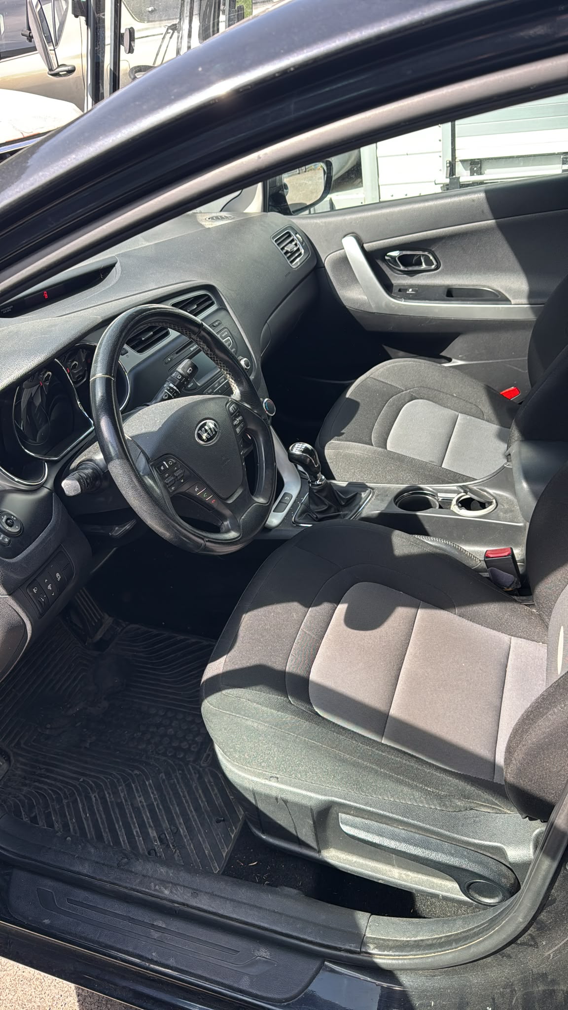 KIA Cee'd 1.6 GDi Trend-image-7