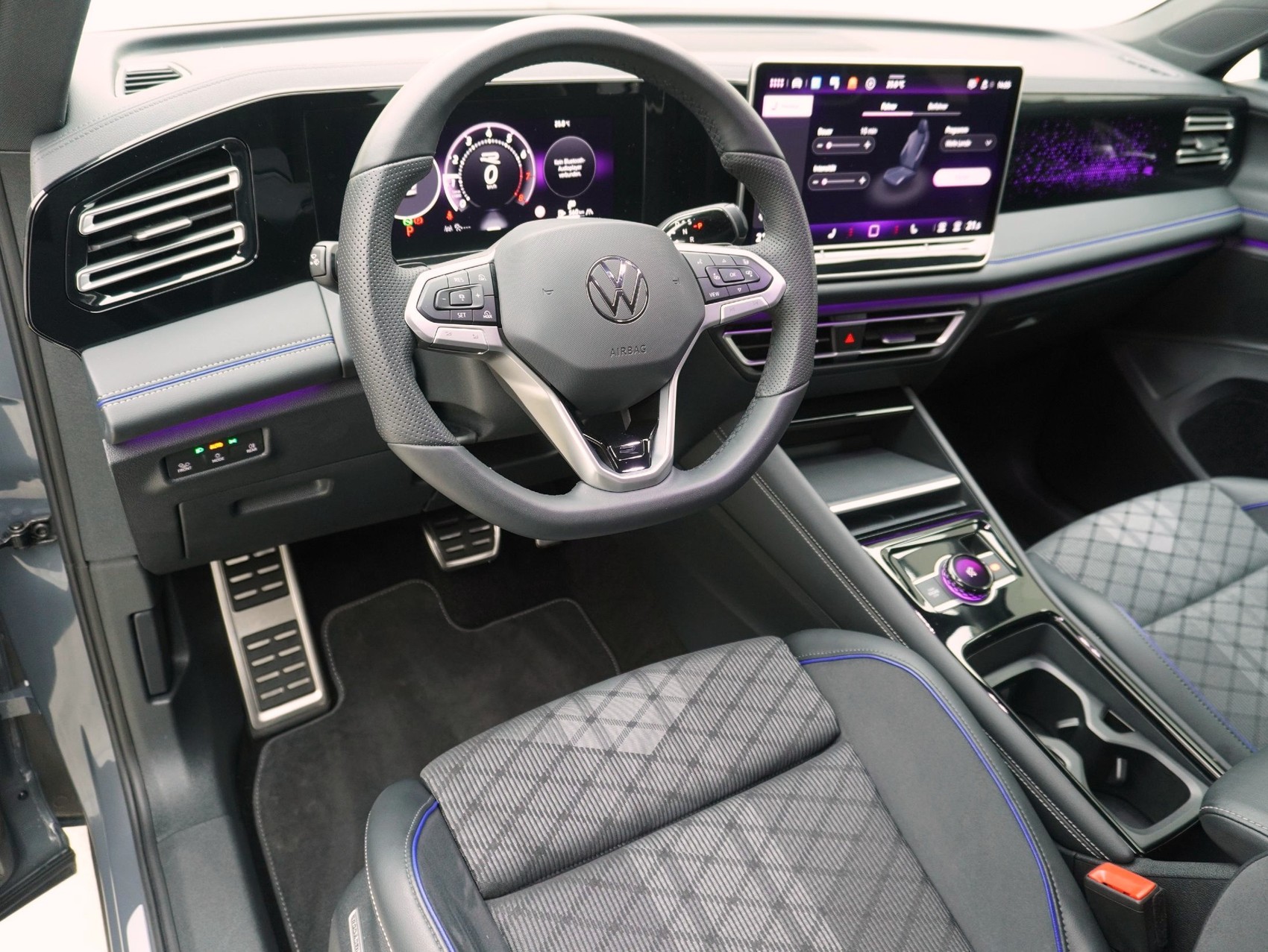 VW Tiguan 2.0 TSI DSG R-Line Black Style 4Motion (2025)-image-8