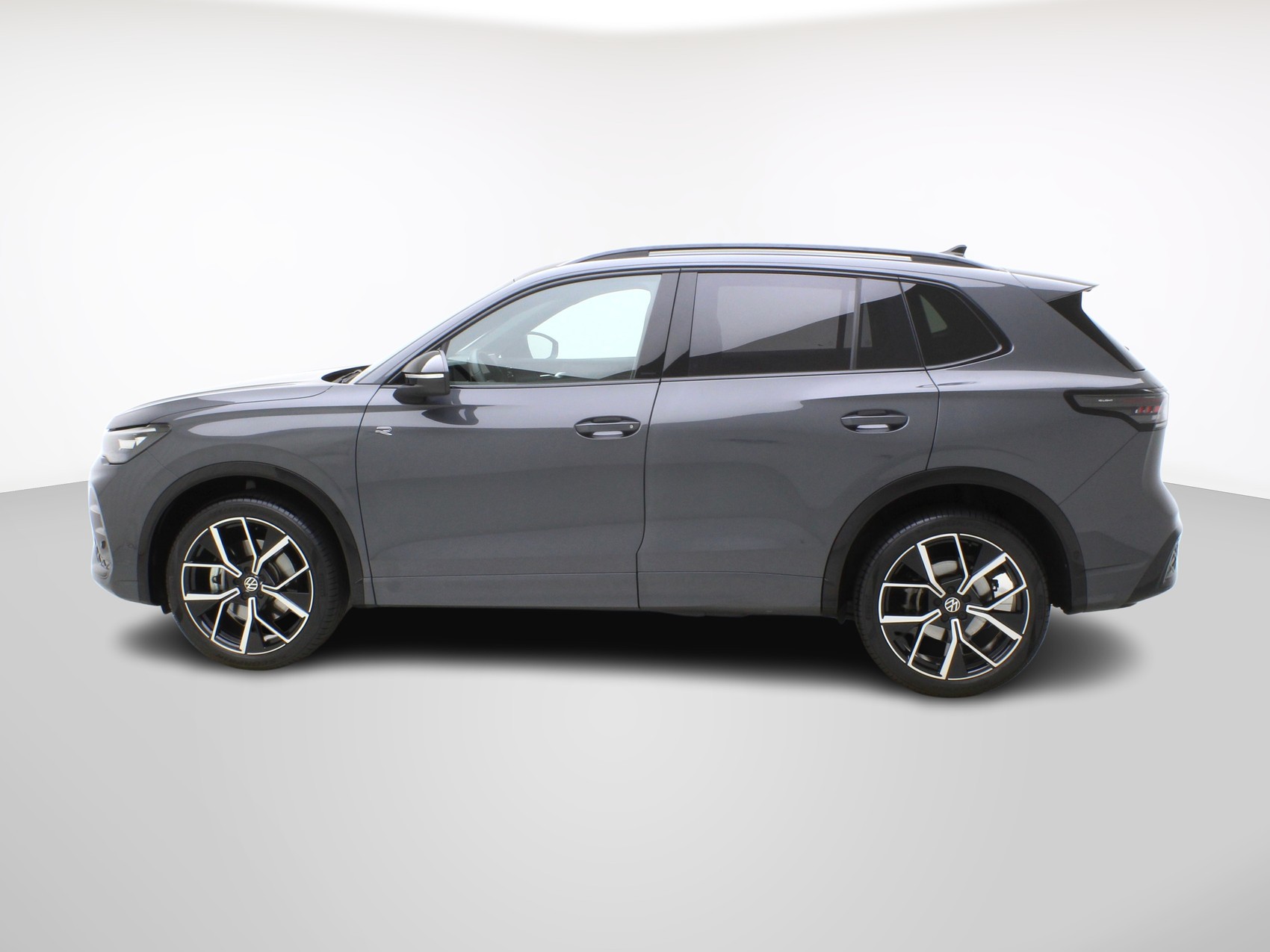 VW Tiguan 2.0 TSI DSG R-Line Black Style 4Motion (2025)-image-2