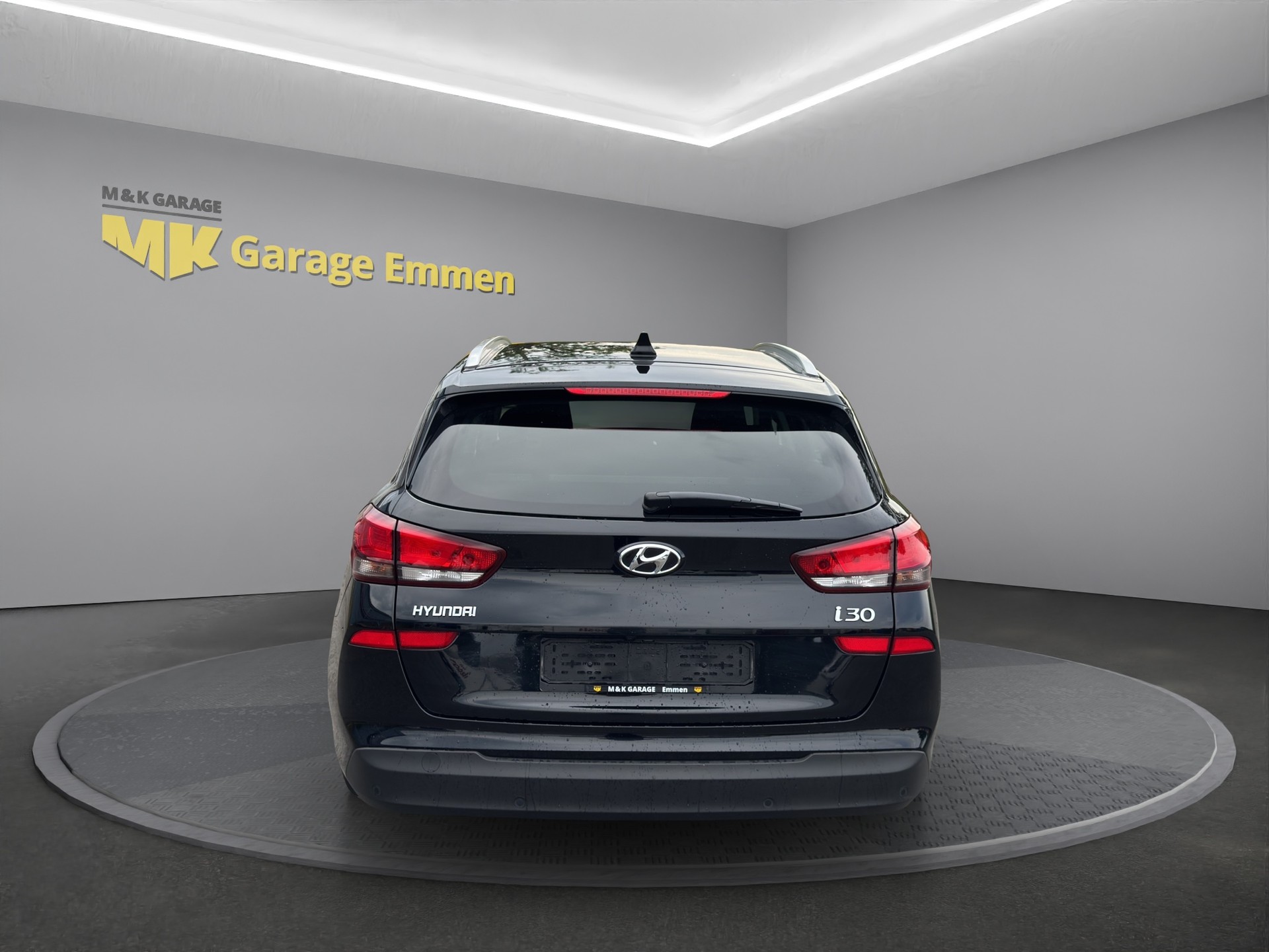 HYUNDAI i30 Wagon 1.6 CRDi Amplia DCT-image-3