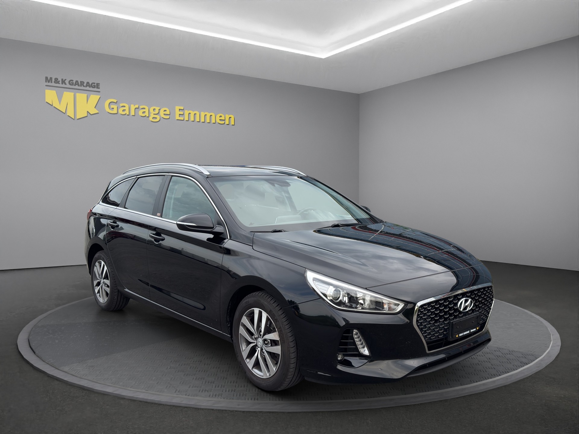 HYUNDAI i30 Wagon 1.6 CRDi Amplia DCT-image-6