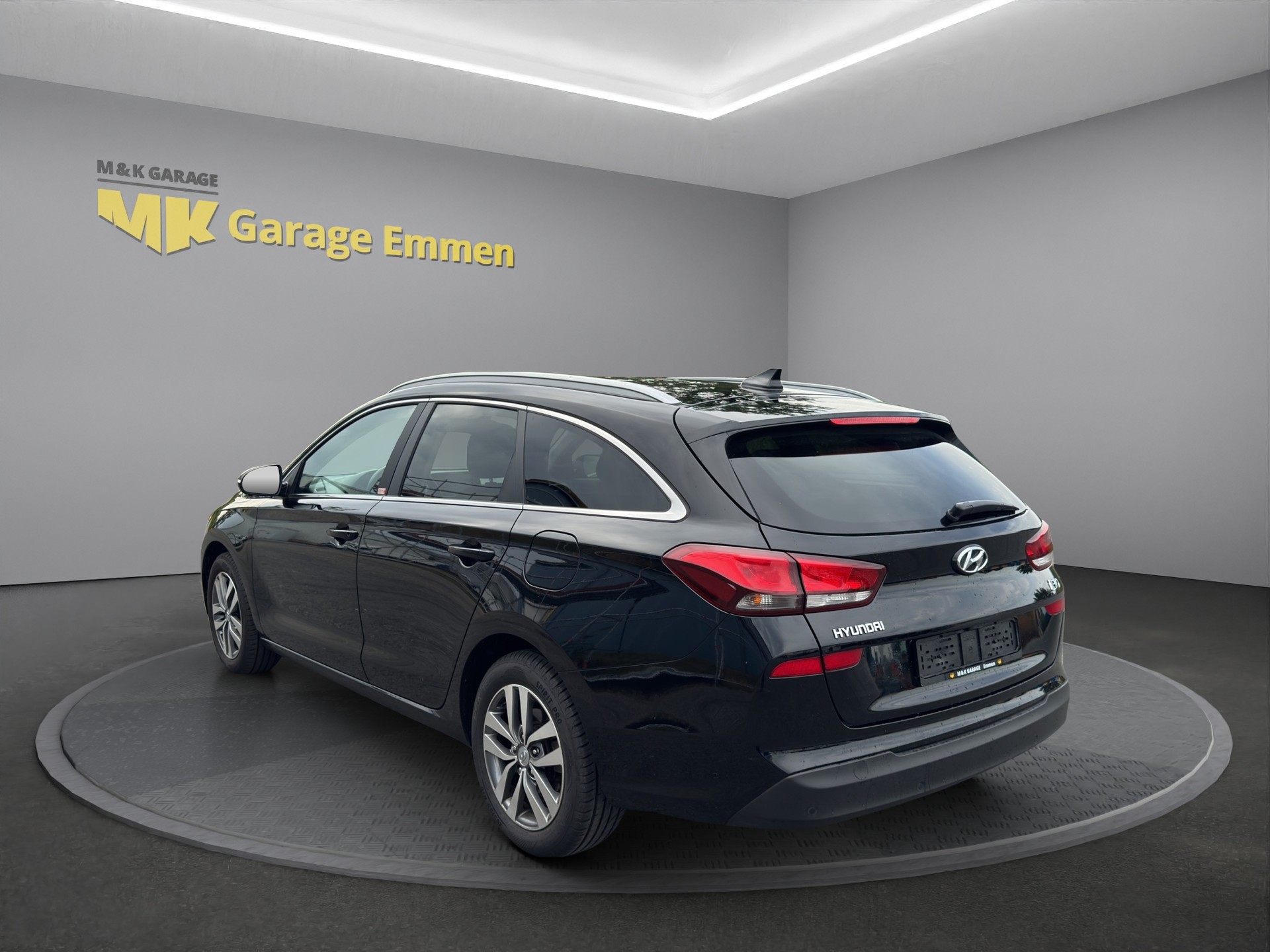 HYUNDAI i30 Wagon 1.6 CRDi Amplia DCT-image-2