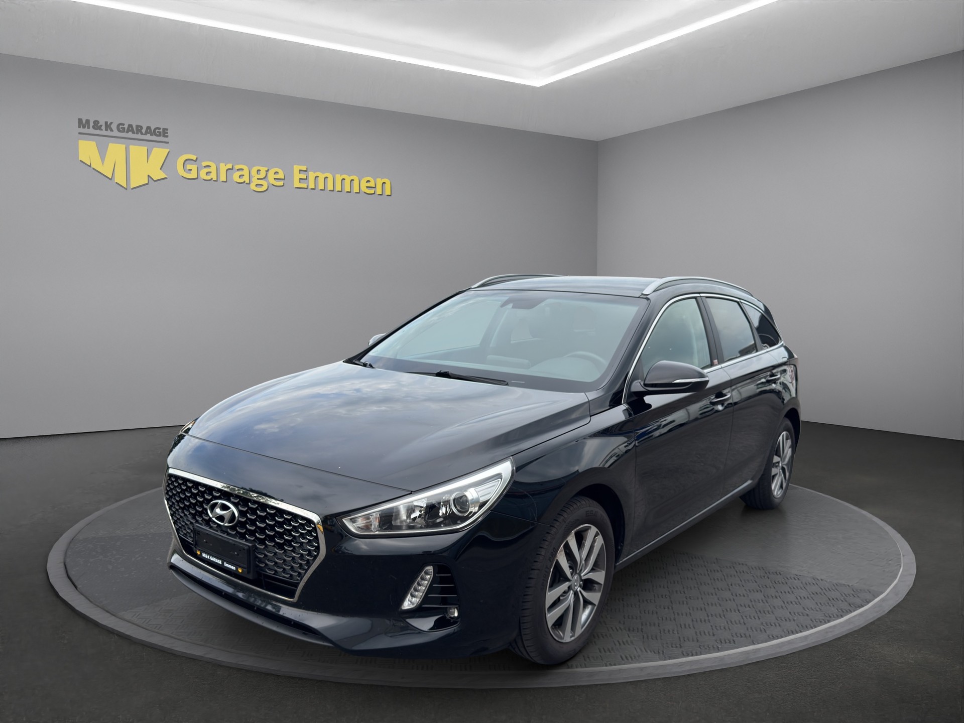HYUNDAI i30 Wagon 1.6 CRDi Amplia DCT-image-0