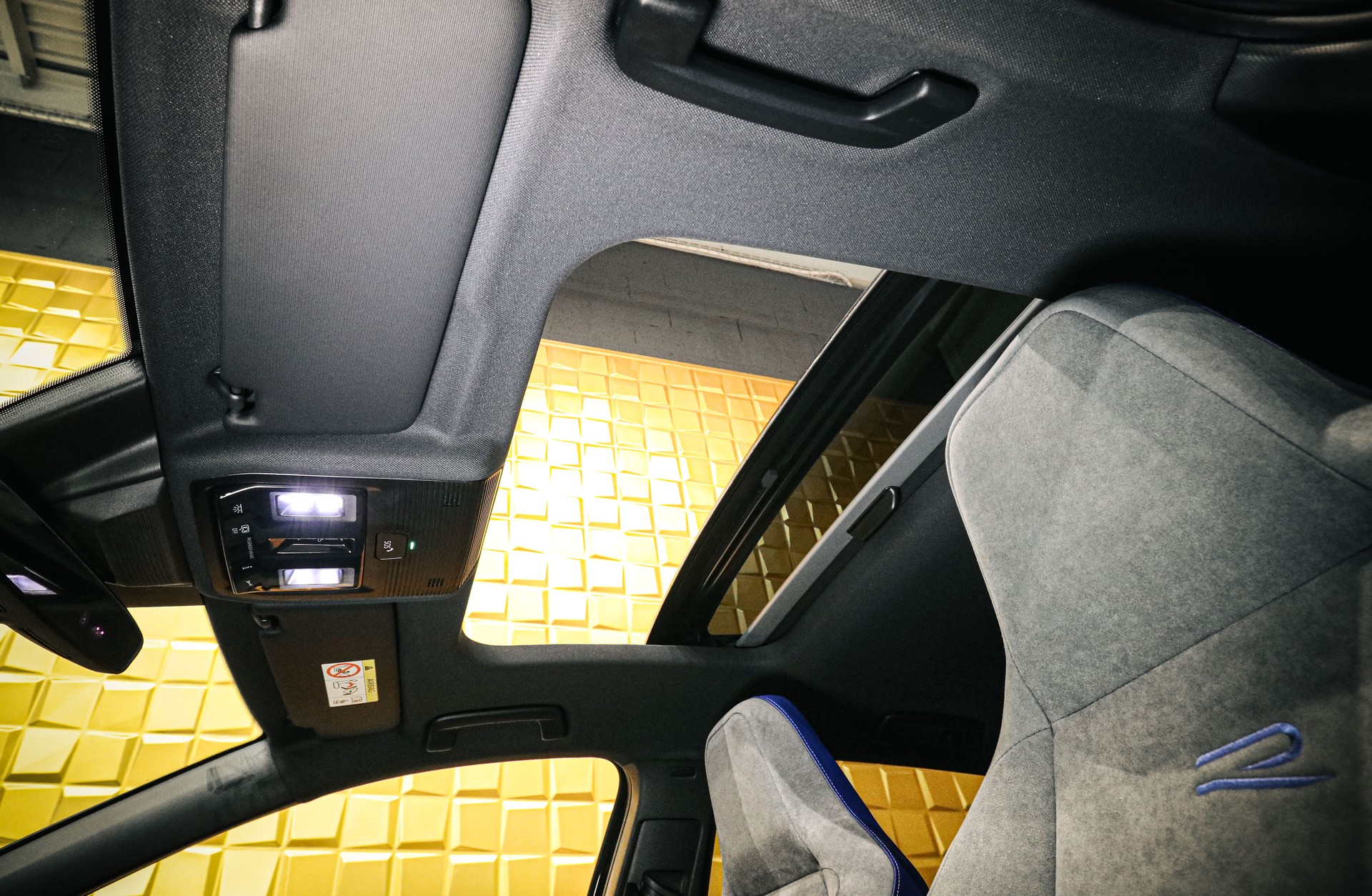 VW Golf R 8.5 TSI DSG 4 Motion (NEW CAR)-image-10