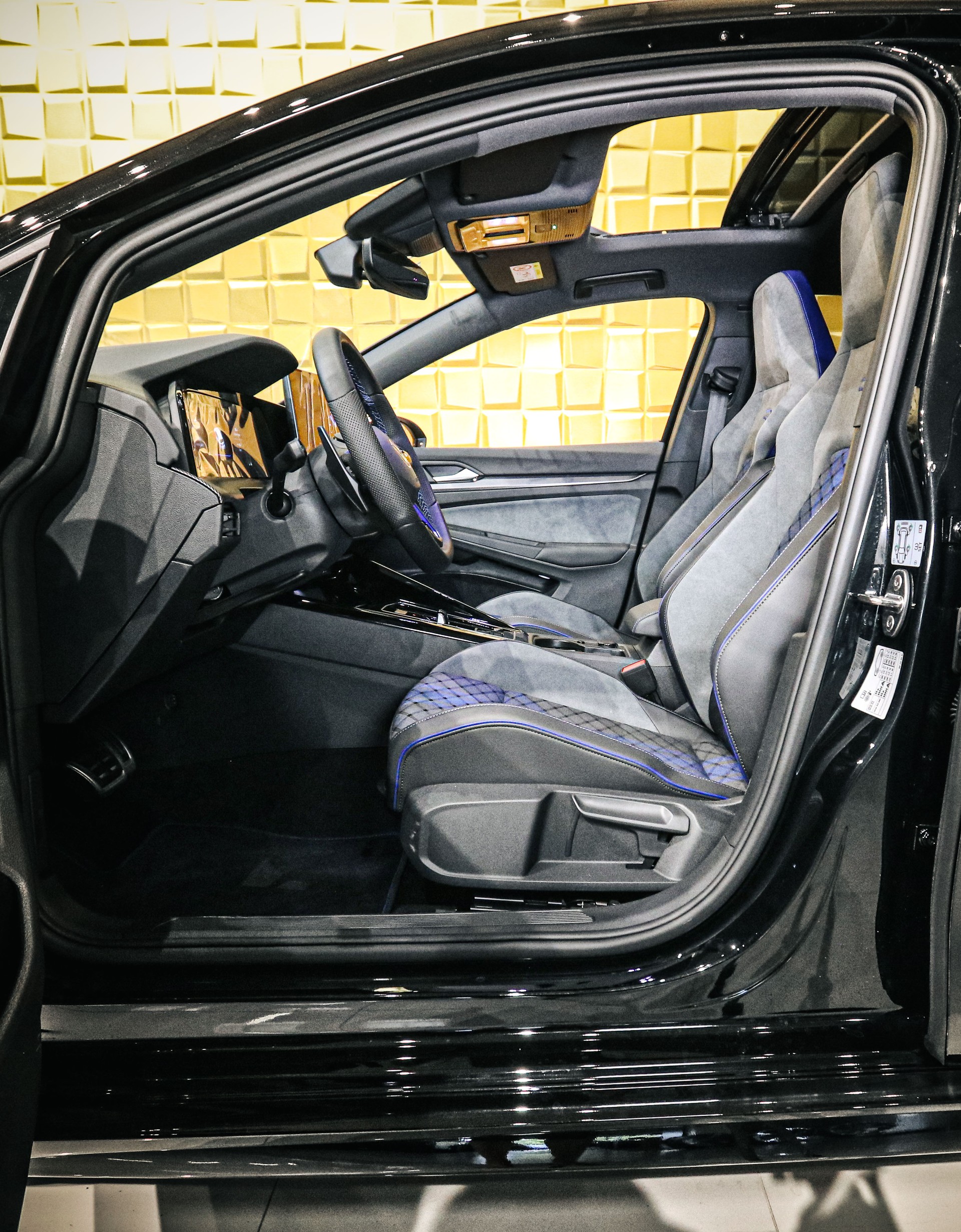 VW Golf R 8.5 TSI DSG 4 Motion (NEW CAR)-image-8