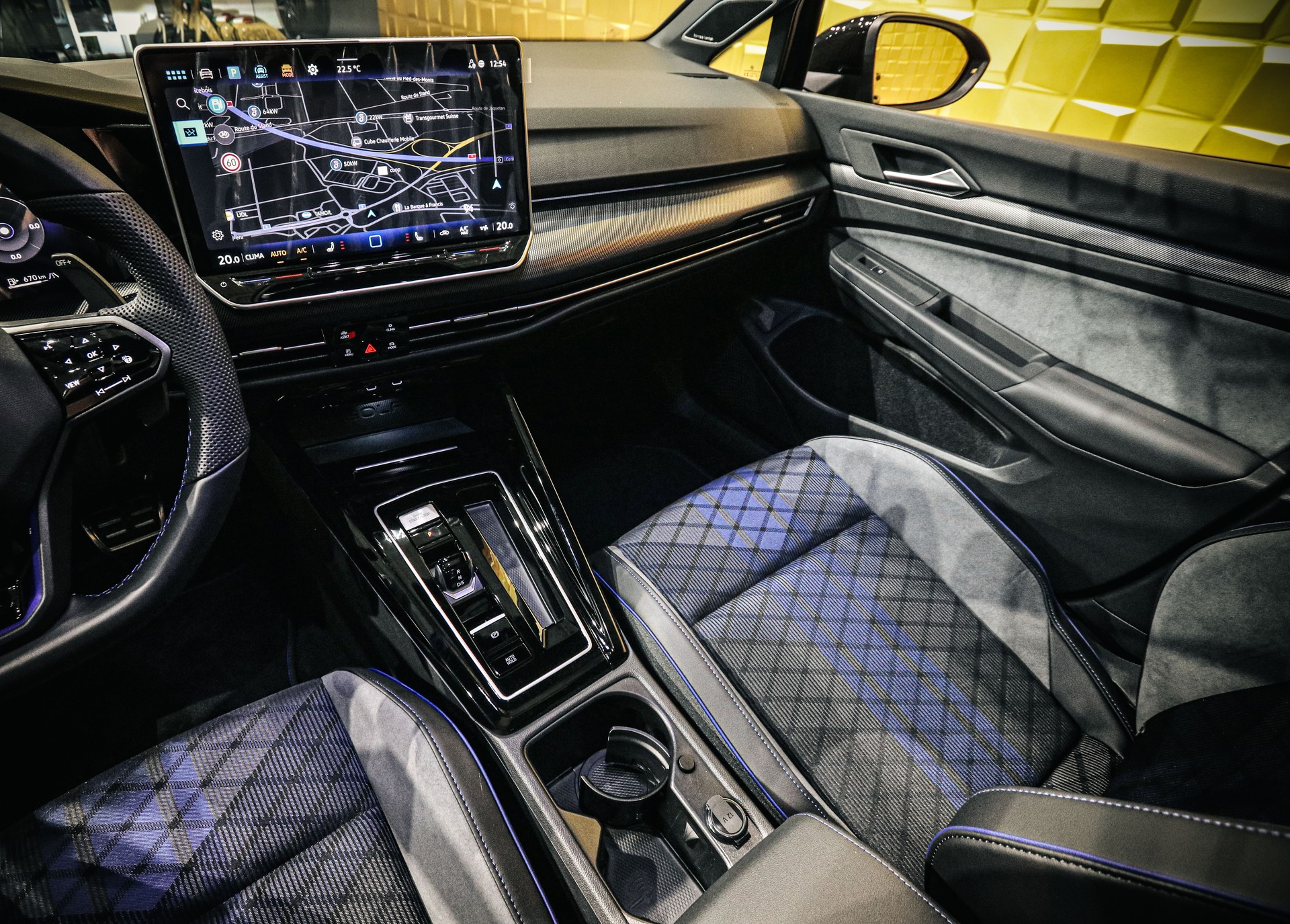 VW Golf R 8.5 TSI DSG 4 Motion (NEW CAR)-image-16