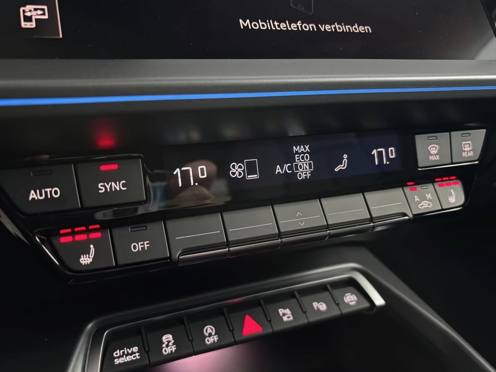 AUDI A3 Sportback TFSI 110 kW S line S tronic-image-12