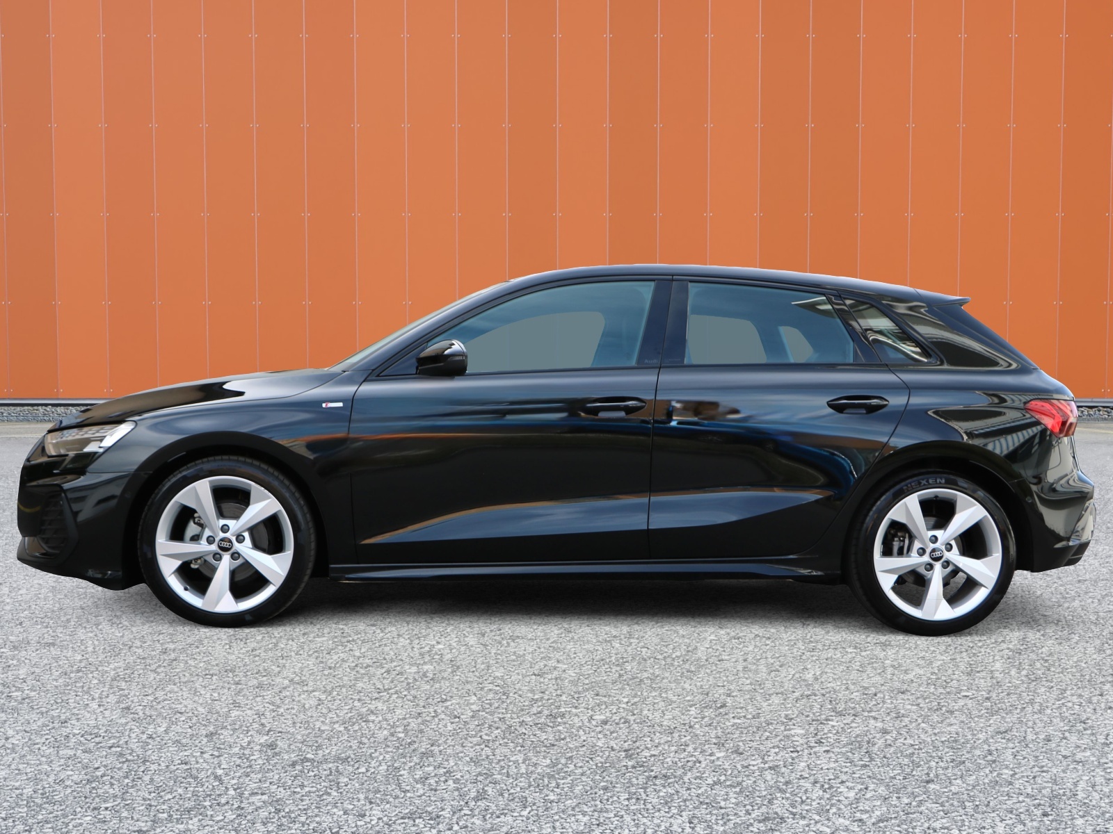 AUDI A3 Sportback TFSI 110 kW S line S tronic-image-2