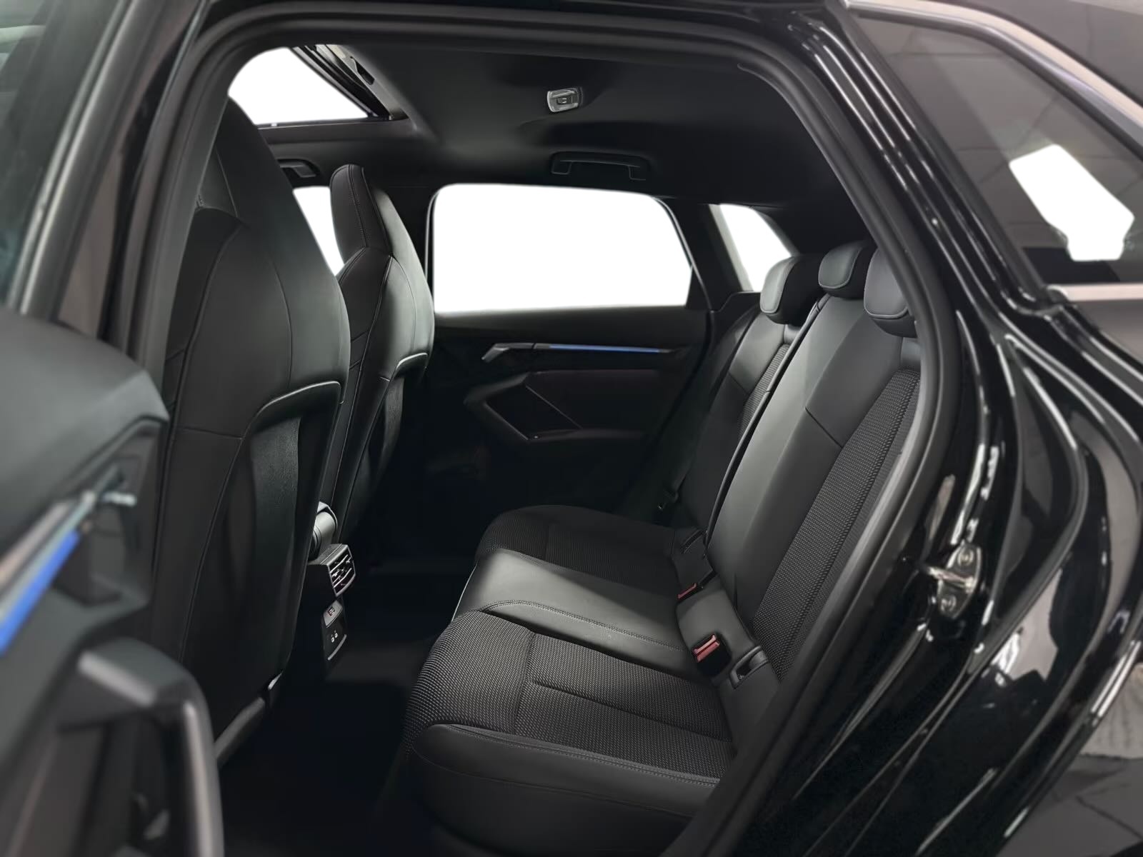AUDI A3 Sportback TFSI 110 kW S line S tronic-image-10