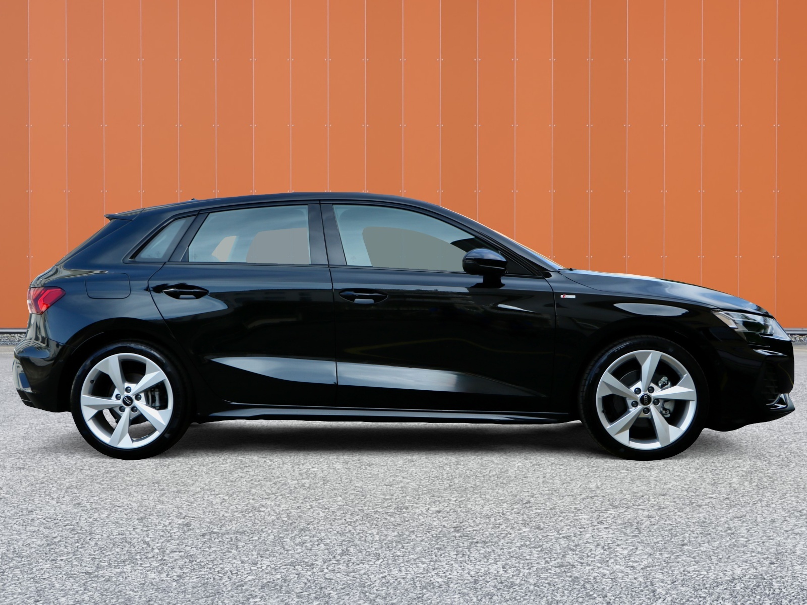 AUDI A3 Sportback TFSI 110 kW S line S tronic-image-3