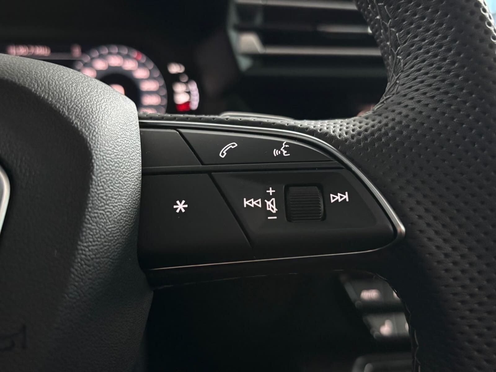 AUDI A3 Sportback TFSI 110 kW S line S tronic-image-29