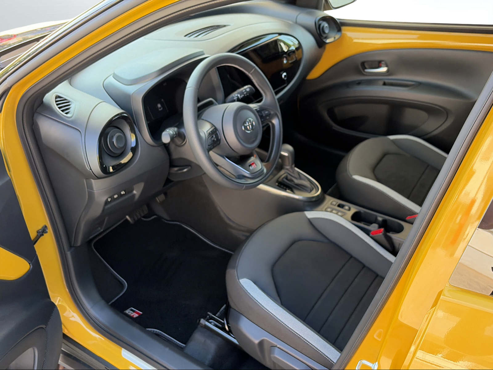 TOYOTA Aygo X 1.5 GR Sport e-CVT-image-6