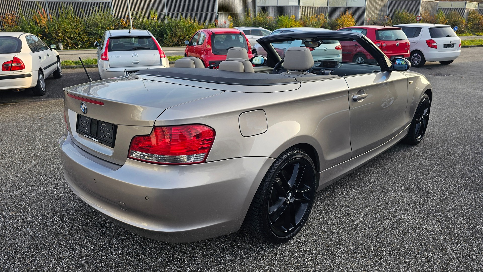 BMW 120d Cabrio-image-4