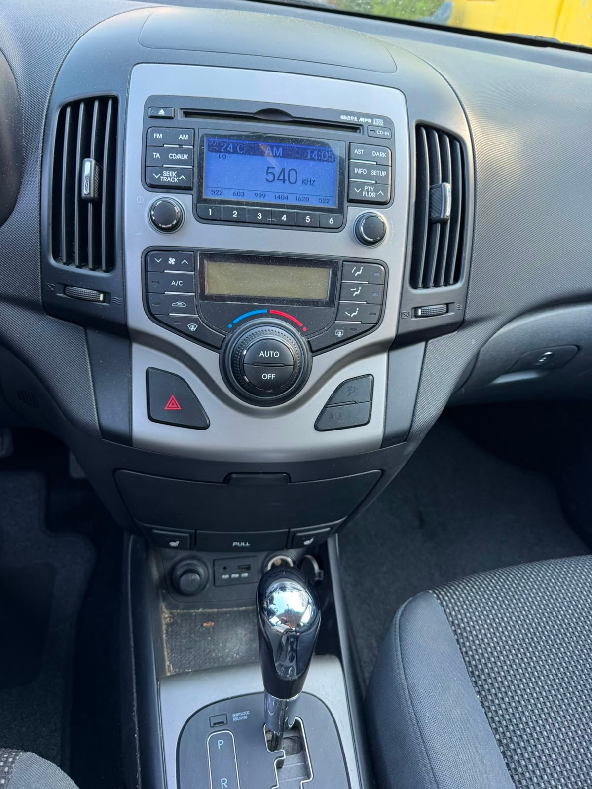 HYUNDAI i30 Wagon 1.6 CRDi Style Automatic-image-12