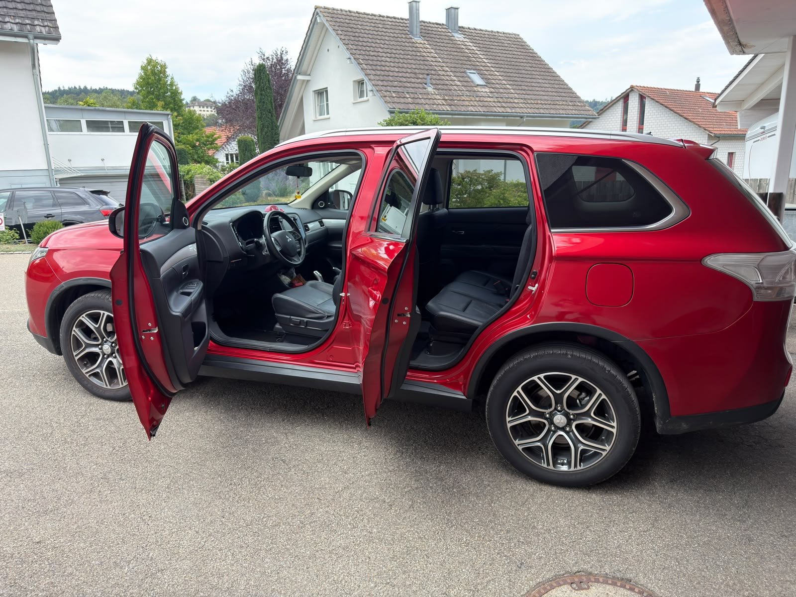 MITSUBISHI 2.0 PHEV Navigator Safety-image-3